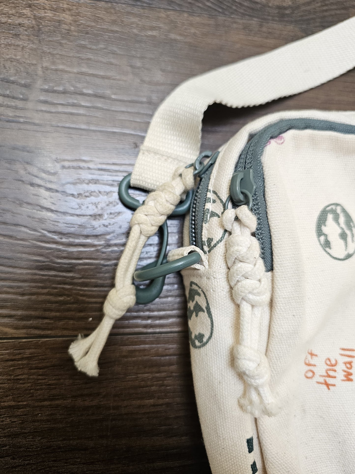Vans Off The Wall 'In our hands' Cross Body Peace World Floral - Small