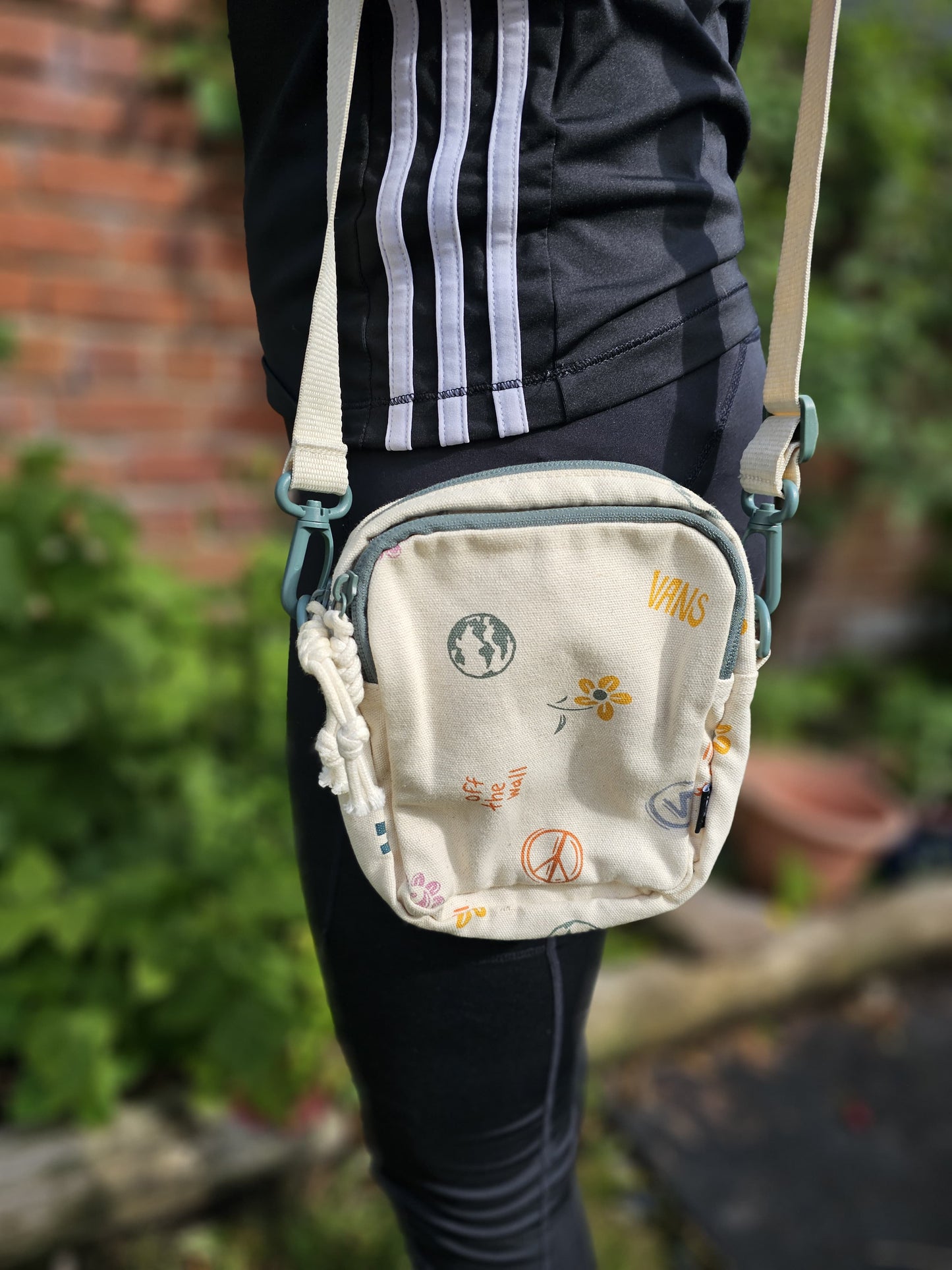 Vans Off The Wall 'In our hands' Cross Body Peace World Floral - Small