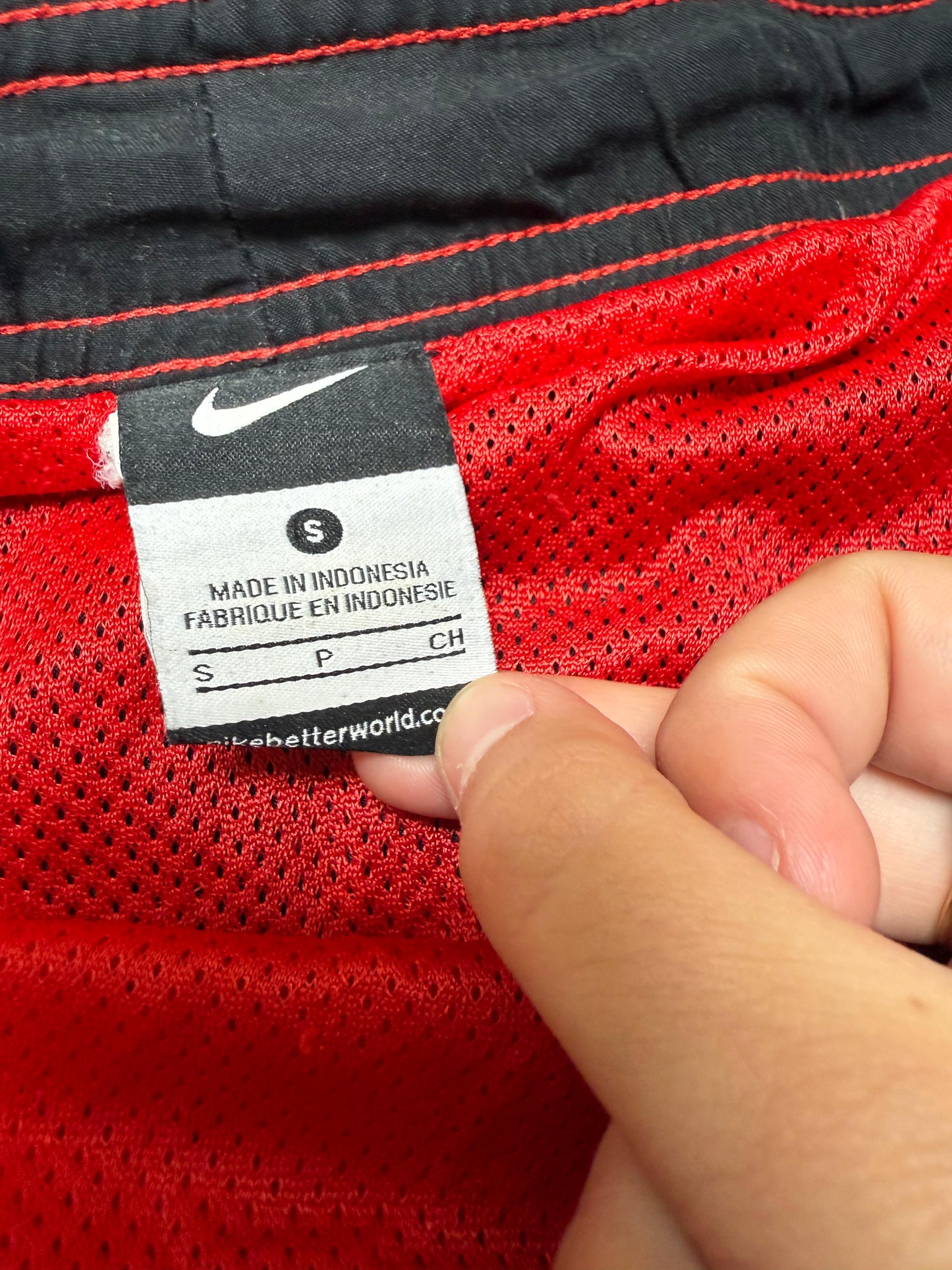 Vintage Y2K 2000's Nike Better World Red/Black Shorts - S/Small