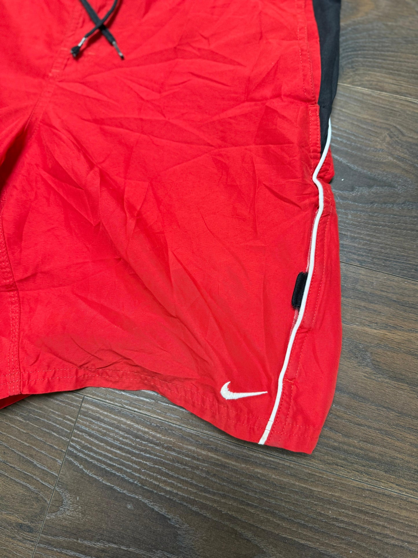 Vintage Y2K 2000's Nike Better World Red/Black Shorts - S/Small