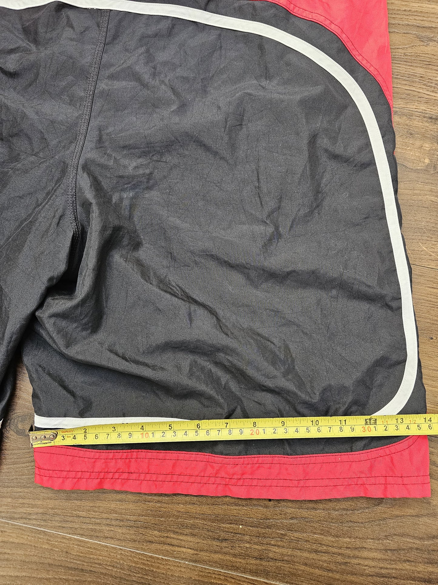 Vintage Y2K 2000's Nike Black/Red Lined Shorts - XXL/XXXL
