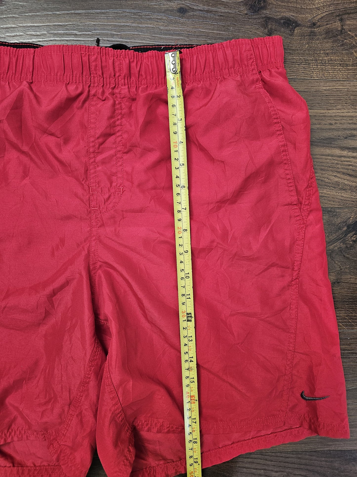 Vintage Y2K 2000's Nike Embroidered Swoosh Black/Red Shorts - XL/Extra Large/36
