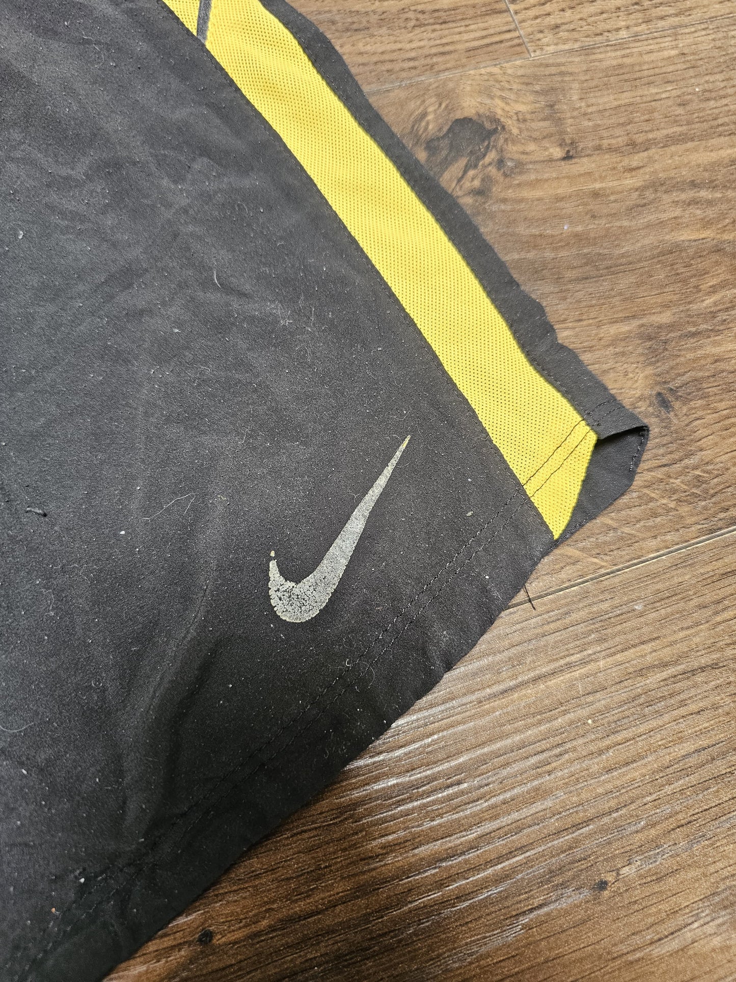 Nike X Live Strong Activewear/Casual Black Yellow Shorts - XL/1XL/Extra Large