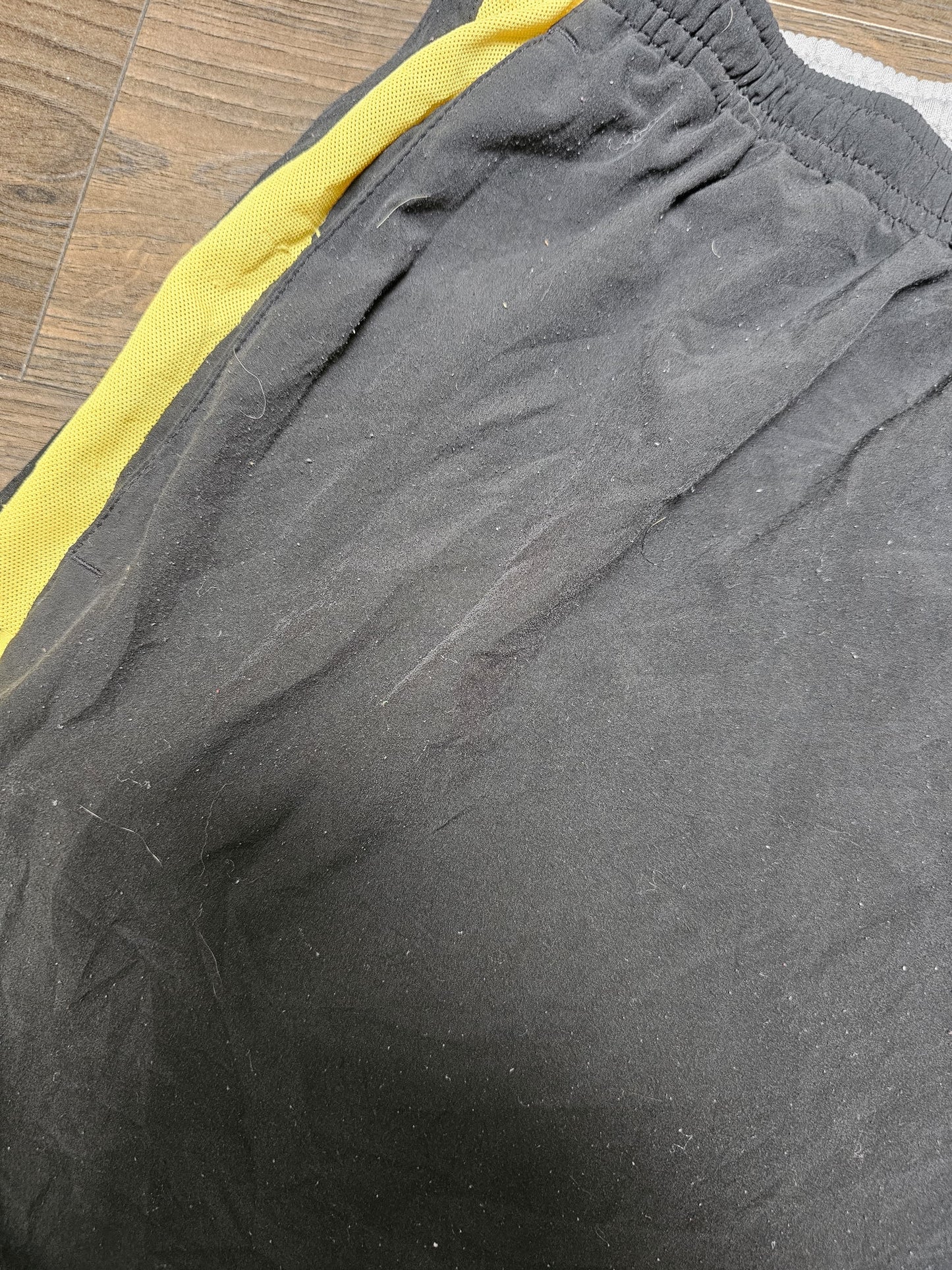 Nike X Live Strong Activewear/Casual Black Yellow Shorts - XL/1XL/Extra Large