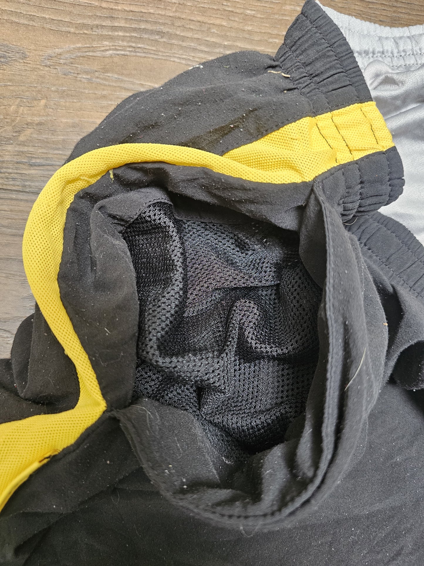 Nike X Live Strong Activewear/Casual Black Yellow Shorts - XL/1XL/Extra Large
