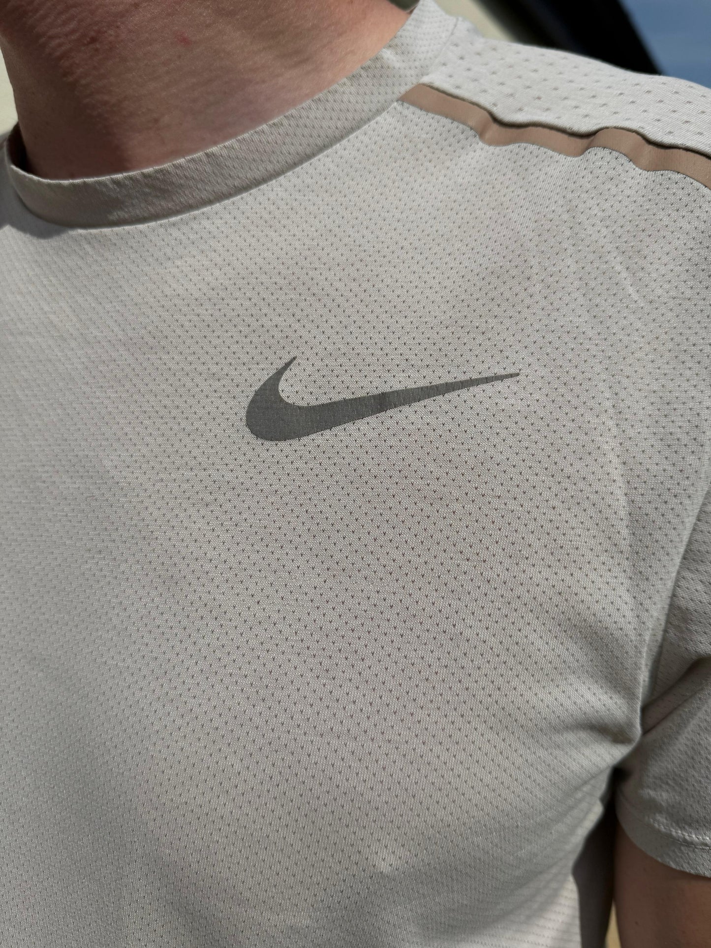 Nike Dri-Fit Cream Activewear Gym Casual Running Short Sleeve T-Shirt - L/Large