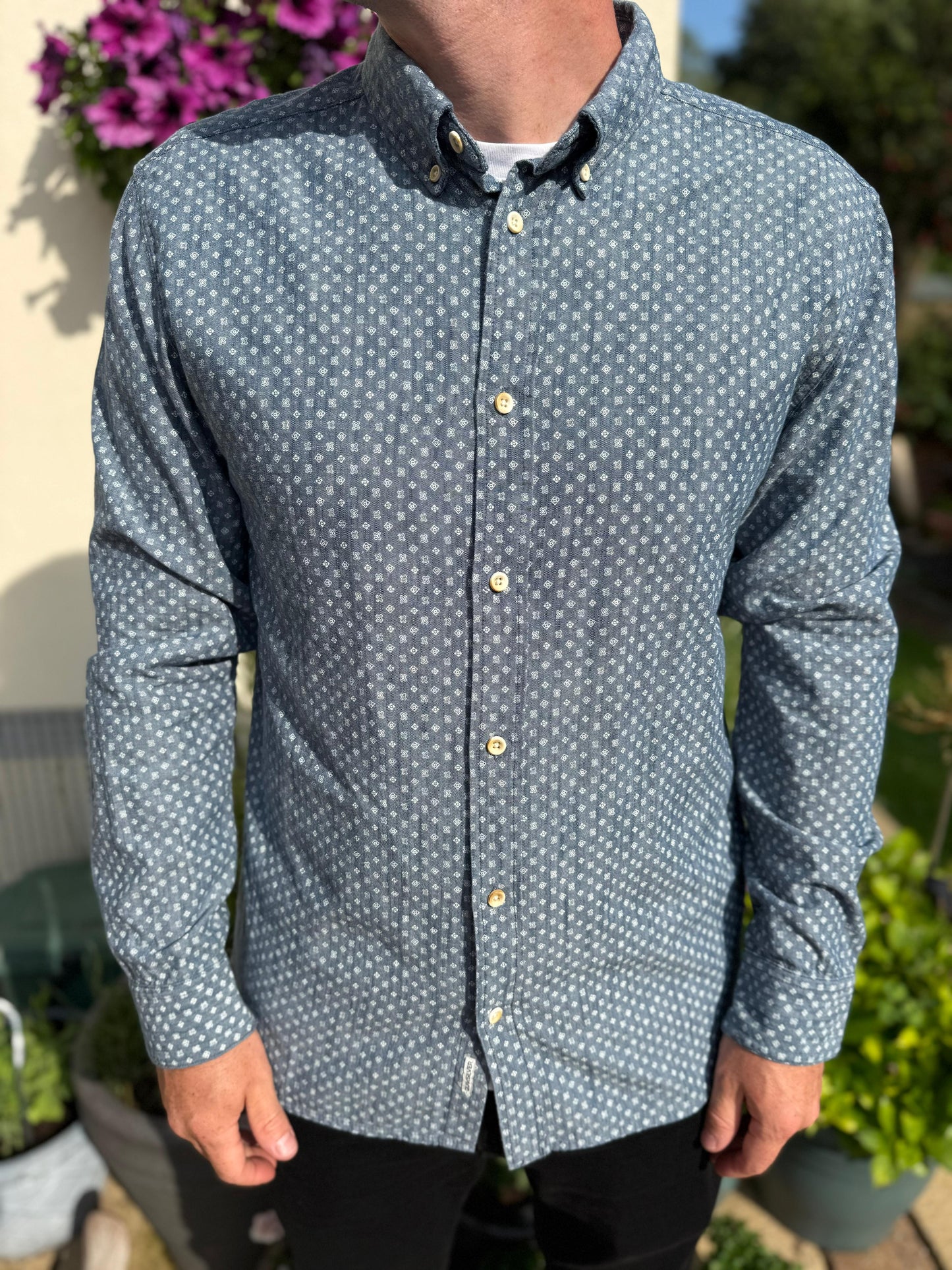 Quiksilver Modern Fit Long Sleeve Button Up Shirt - L/Large