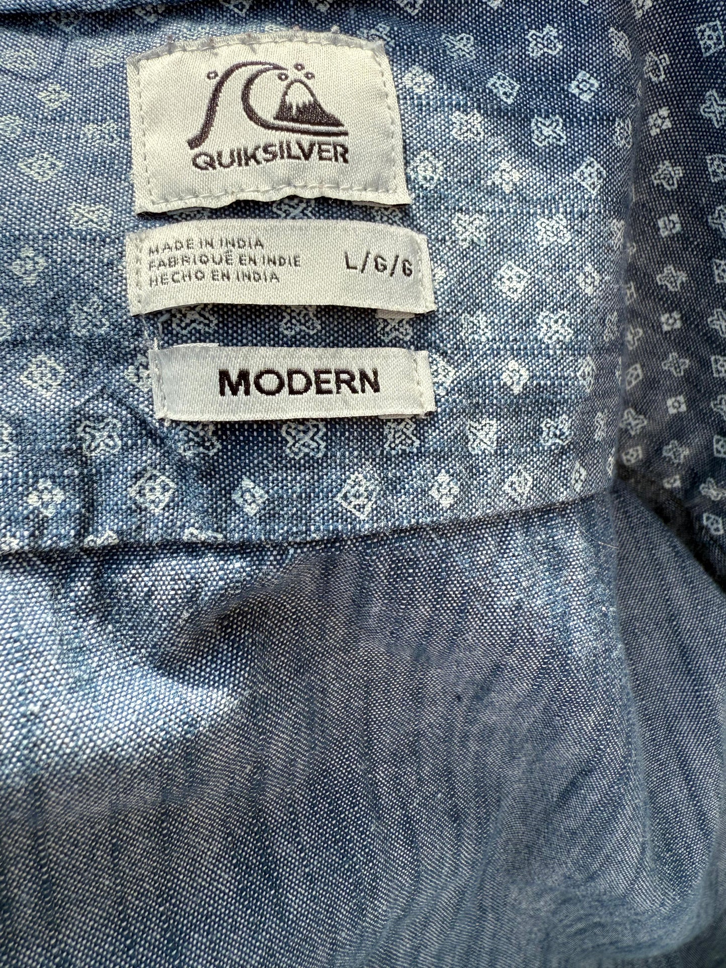 Quiksilver Modern Fit Long Sleeve Button Up Shirt - L/Large