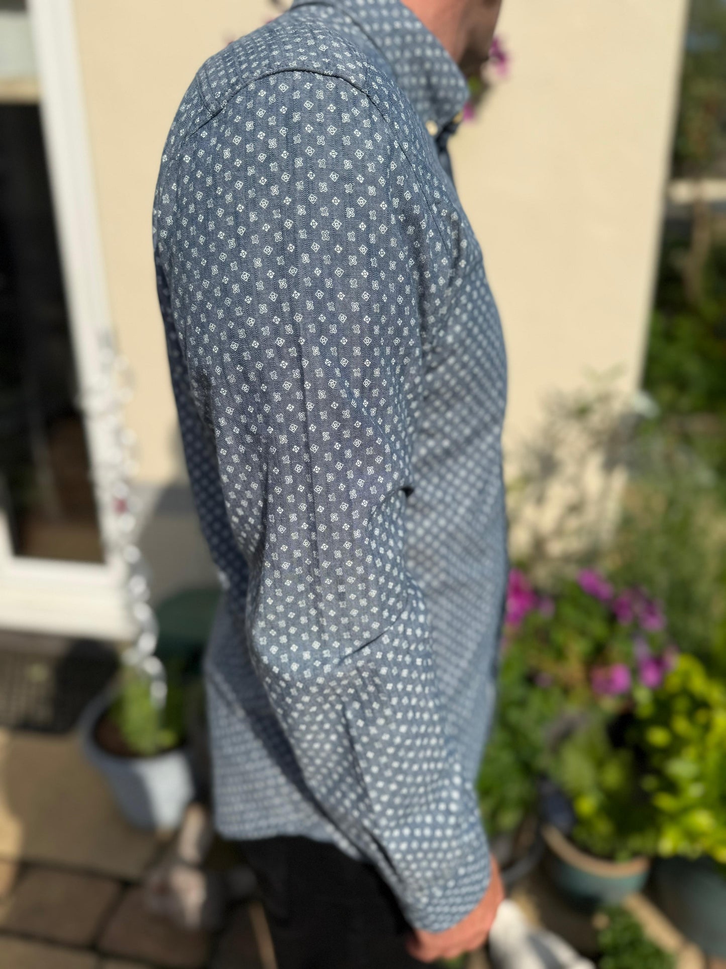 Quiksilver Modern Fit Long Sleeve Button Up Shirt - L/Large