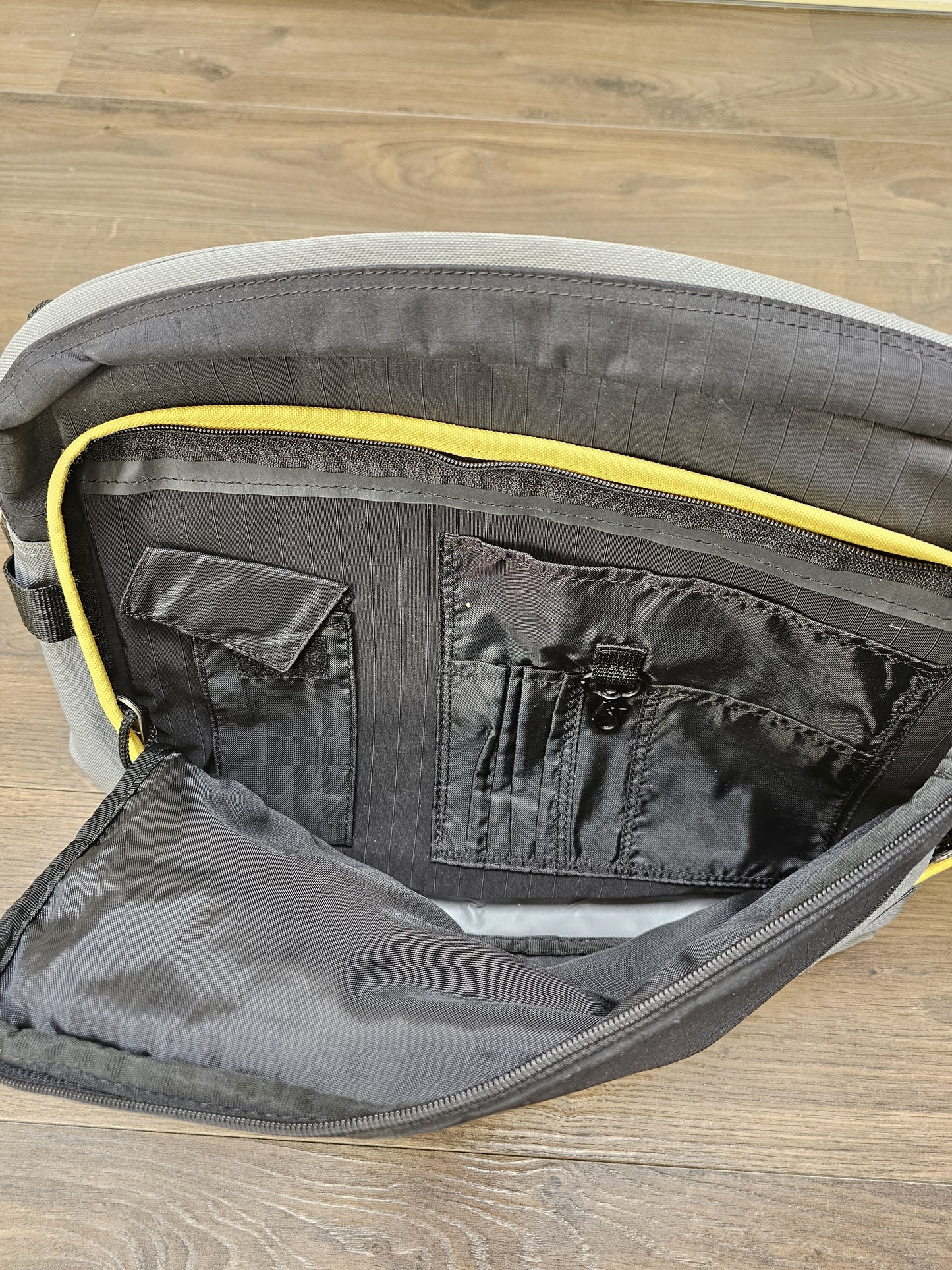 Y2K Quiksilver Messenger Shoulder Laptop Style One Strap Bag/Backpack