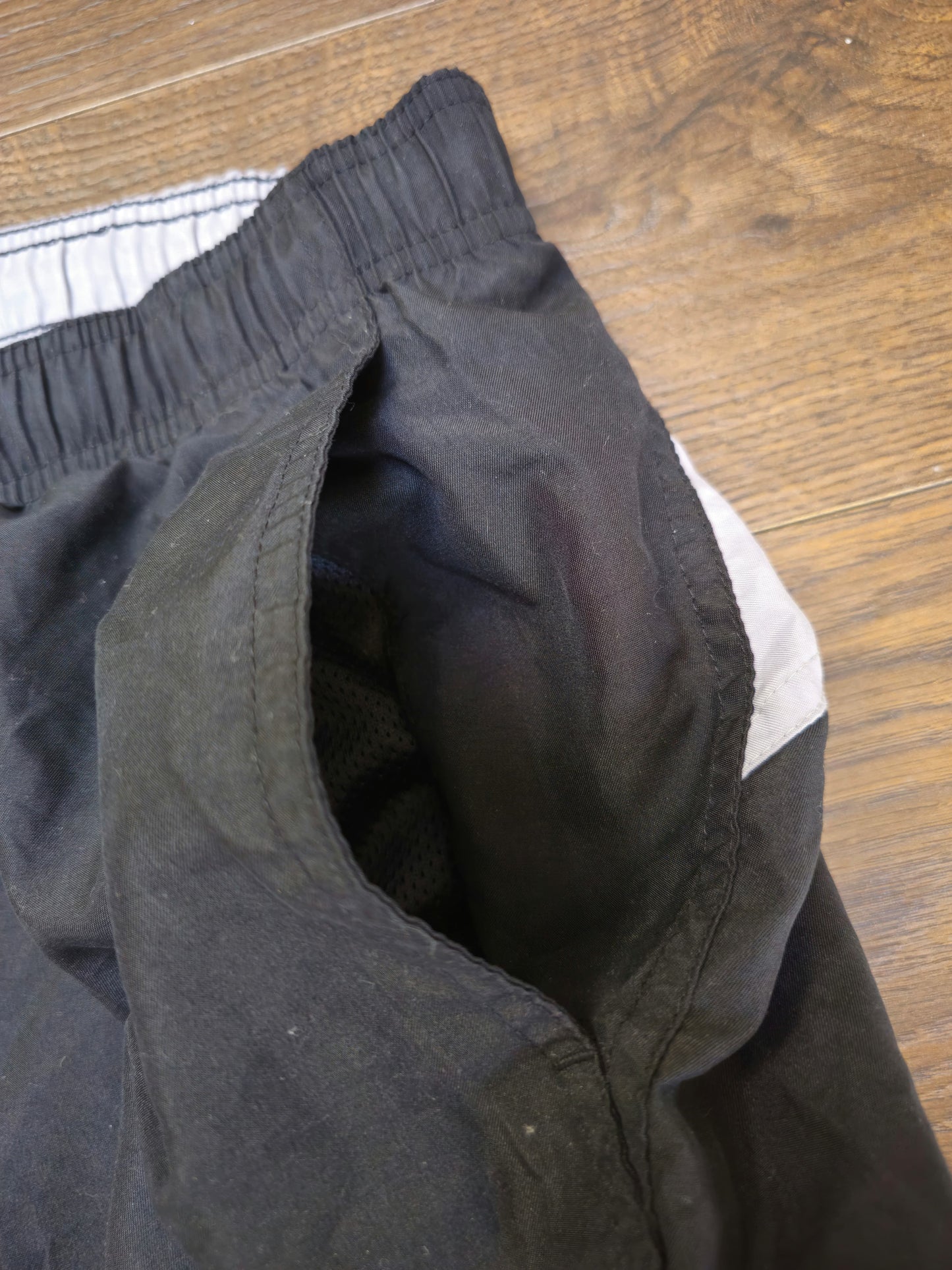 Nike Vintage Black Mesh Lined Activewear/Swim Shorts - XXL/2XL