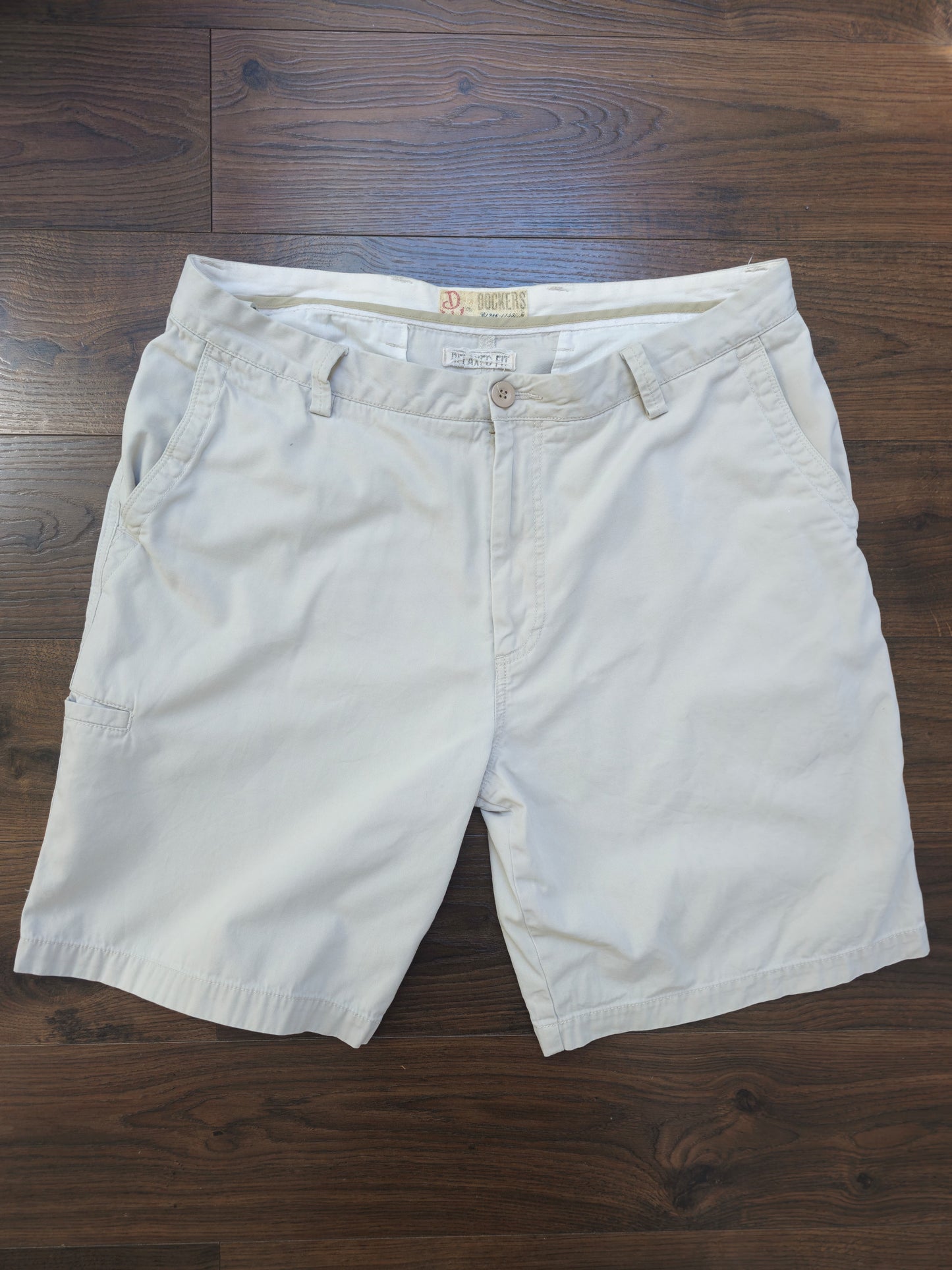 Men’s Cream Relaxed Fit Dockers Chino Shorts - W38