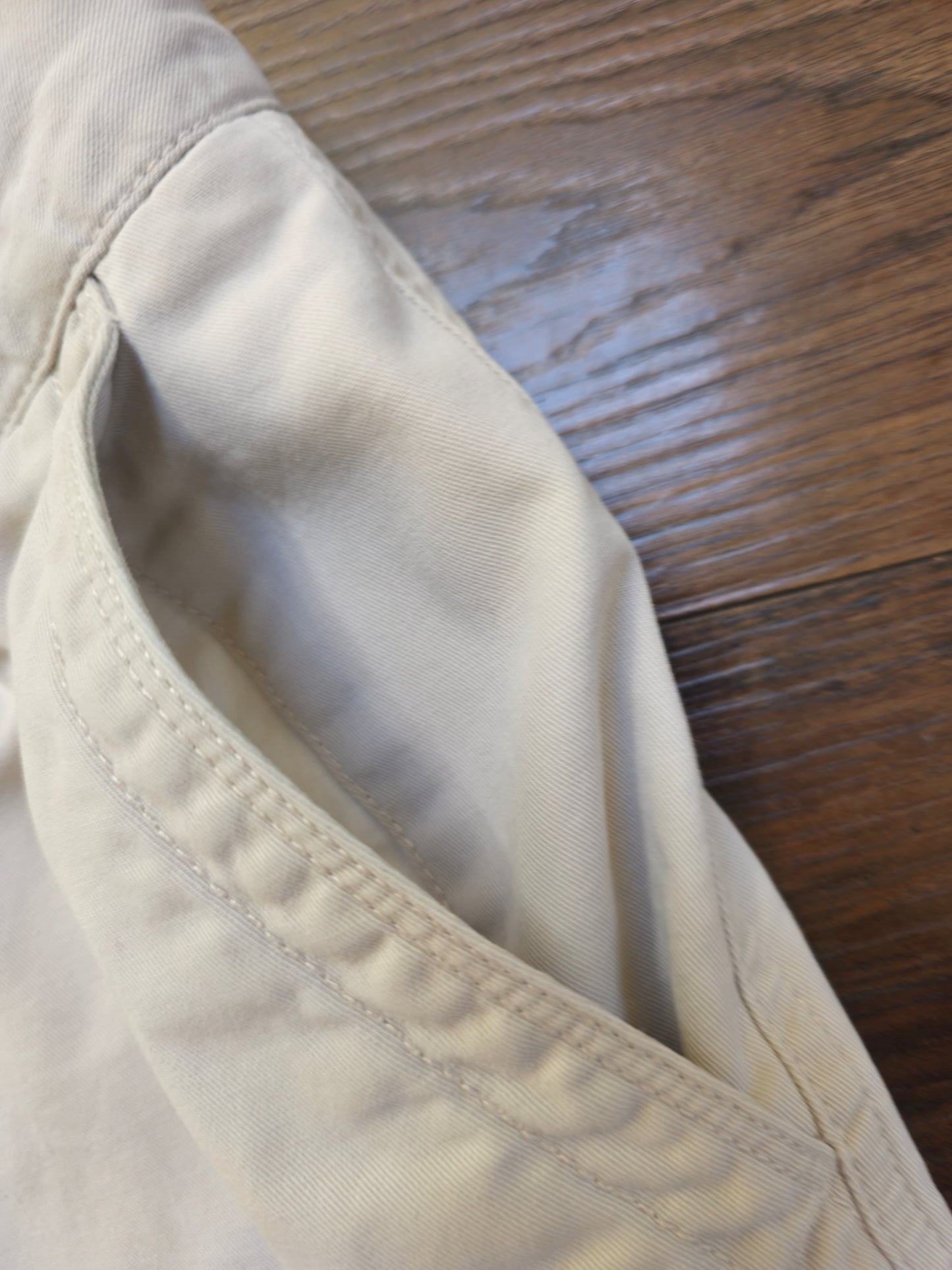 Men’s Cream Relaxed Fit Dockers Chino Shorts - W38