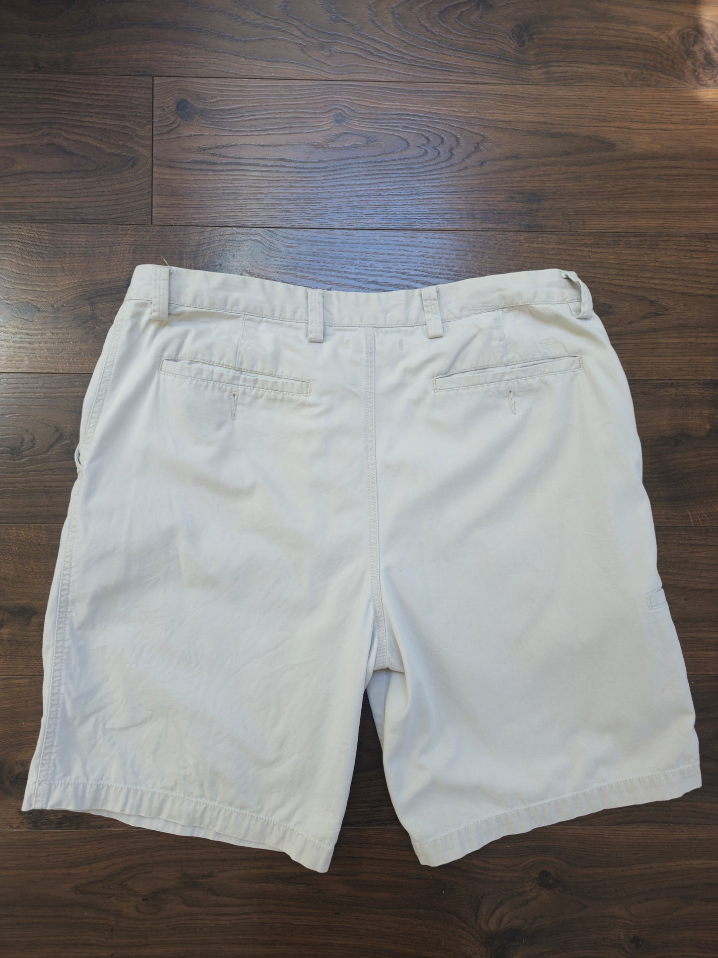 Men’s Cream Relaxed Fit Dockers Chino Shorts - W38