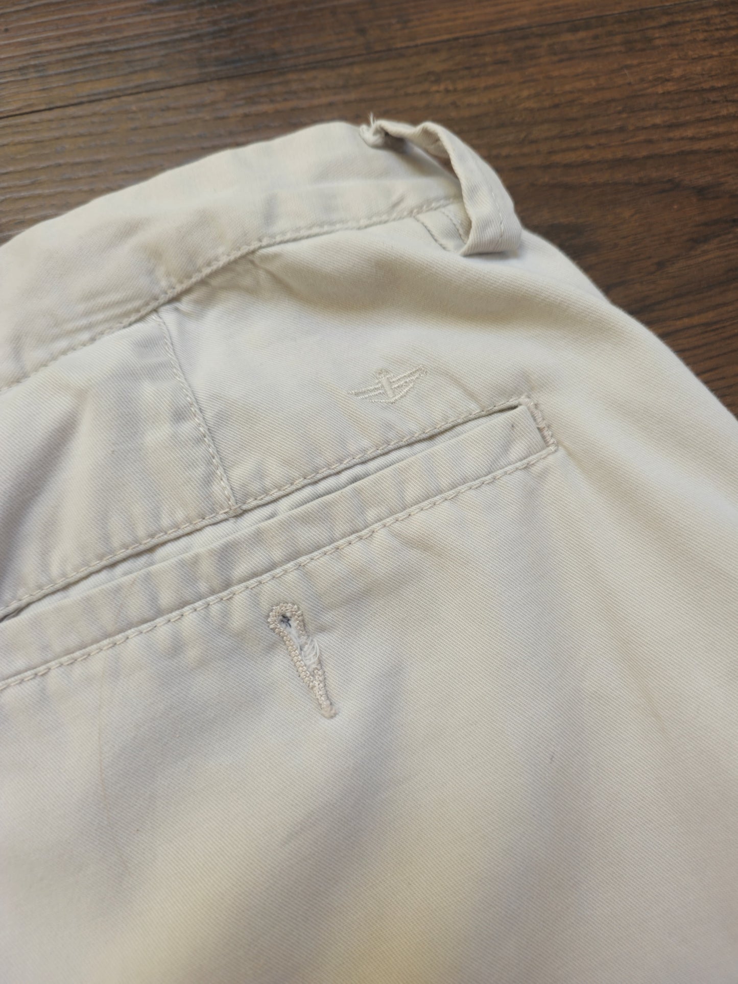 Men’s Cream Relaxed Fit Dockers Chino Shorts - W38