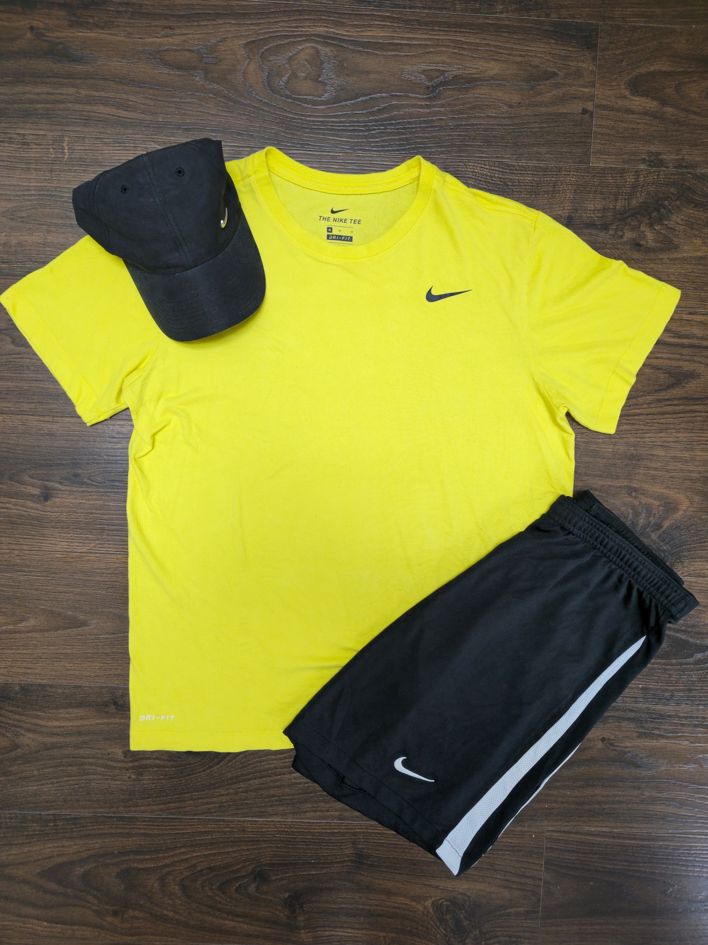 Mens Activewear Nike Summer Set T-Shirt Cap Shorts - M/Medium