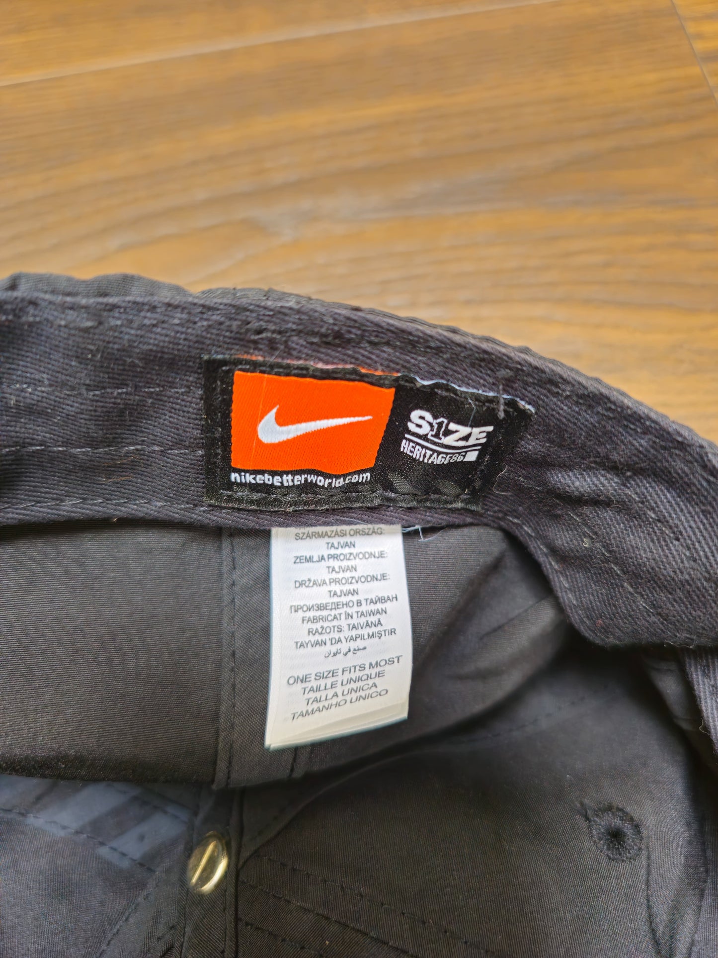 Mens Activewear Nike Summer Set T-Shirt Cap Shorts - M/Medium
