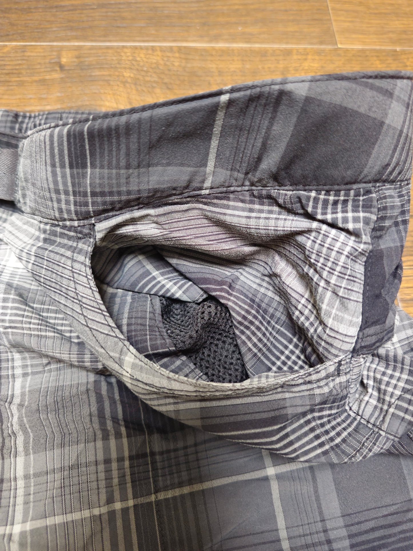 Womens Columbia Omni-Wick Grey/Black Checkered Shorts - 12 - W36/L4