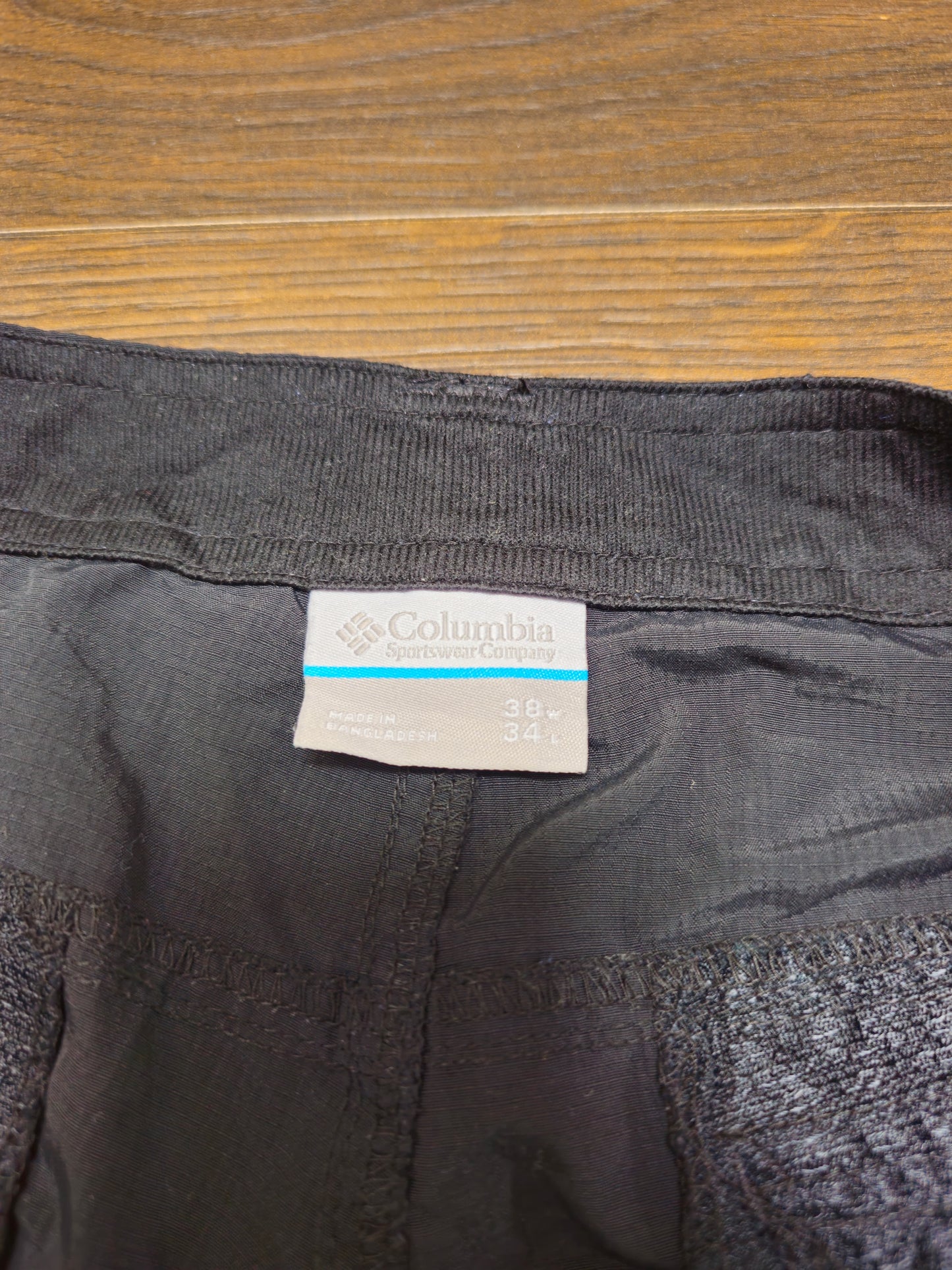 Mens Columbia Black Cut Off Hiking/Walking Cargo Trousers/Shorts - W38/L34