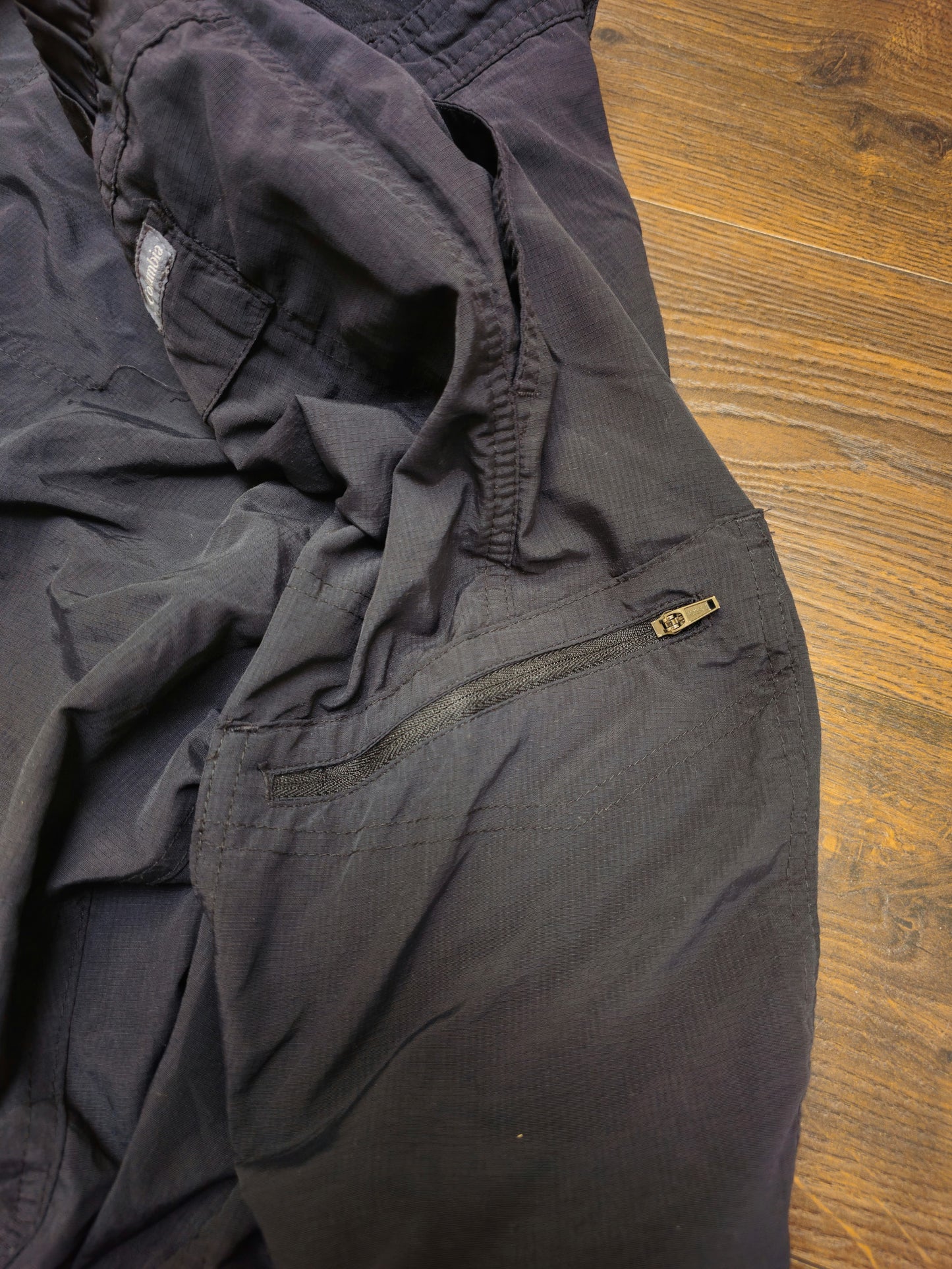 Mens Columbia Black Cut Off Hiking/Walking Cargo Trousers/Shorts - W38/L34