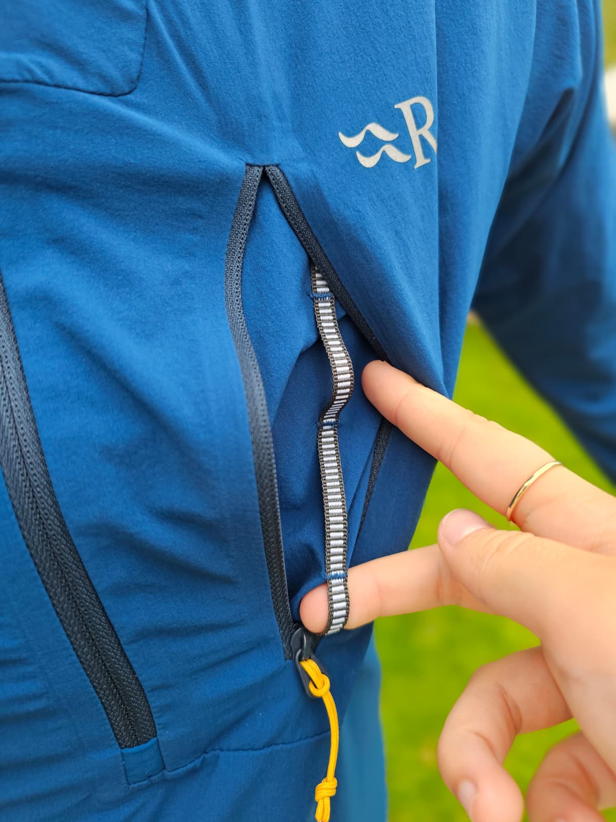 Rab Borealis Blue Soft Shell Style 1/2 Zip Hooded Climbing Pull Over - M/Medium
