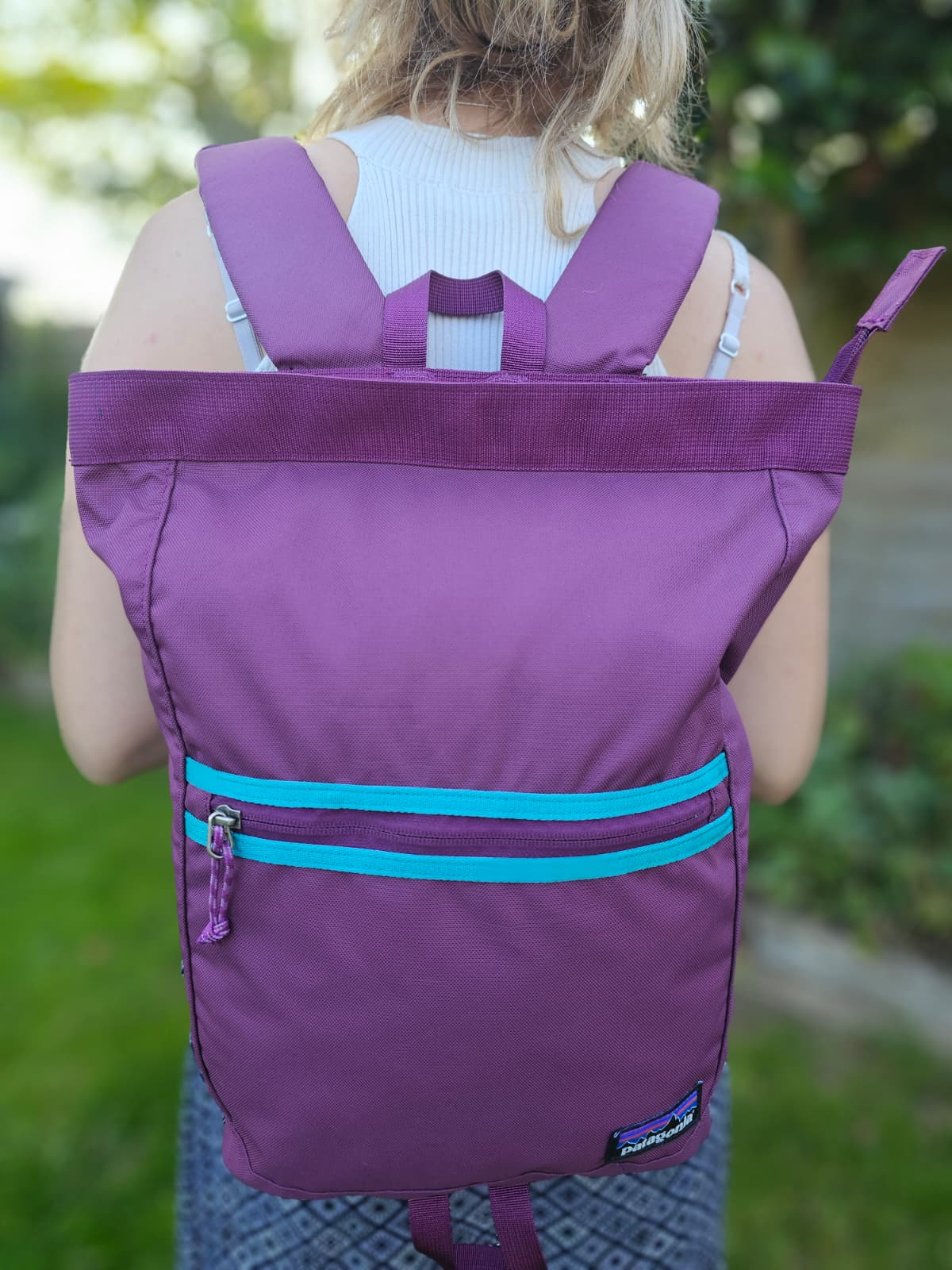 Patagonia Purple Messenger Style Zipped Backpack/Rucksack - M/Medium/15L Litre