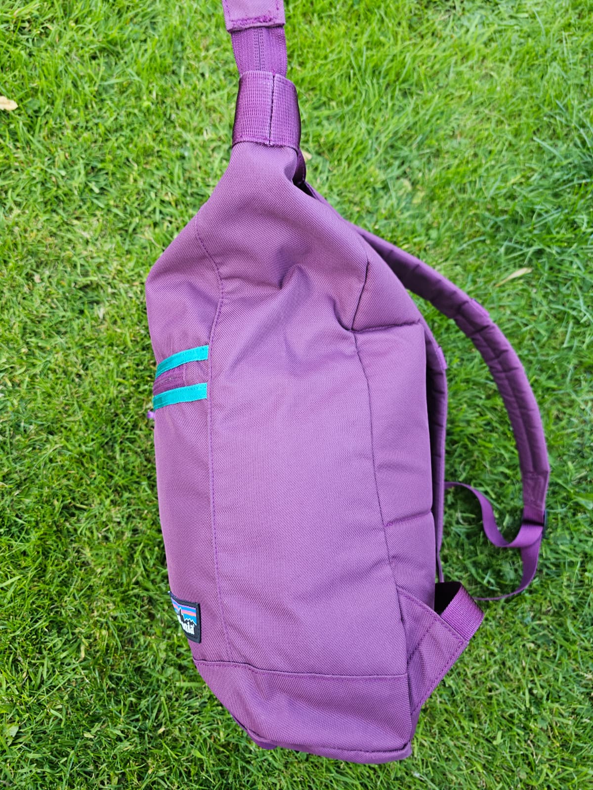 Patagonia Purple Messenger Style Zipped Backpack/Rucksack - M/Medium/15L Litre