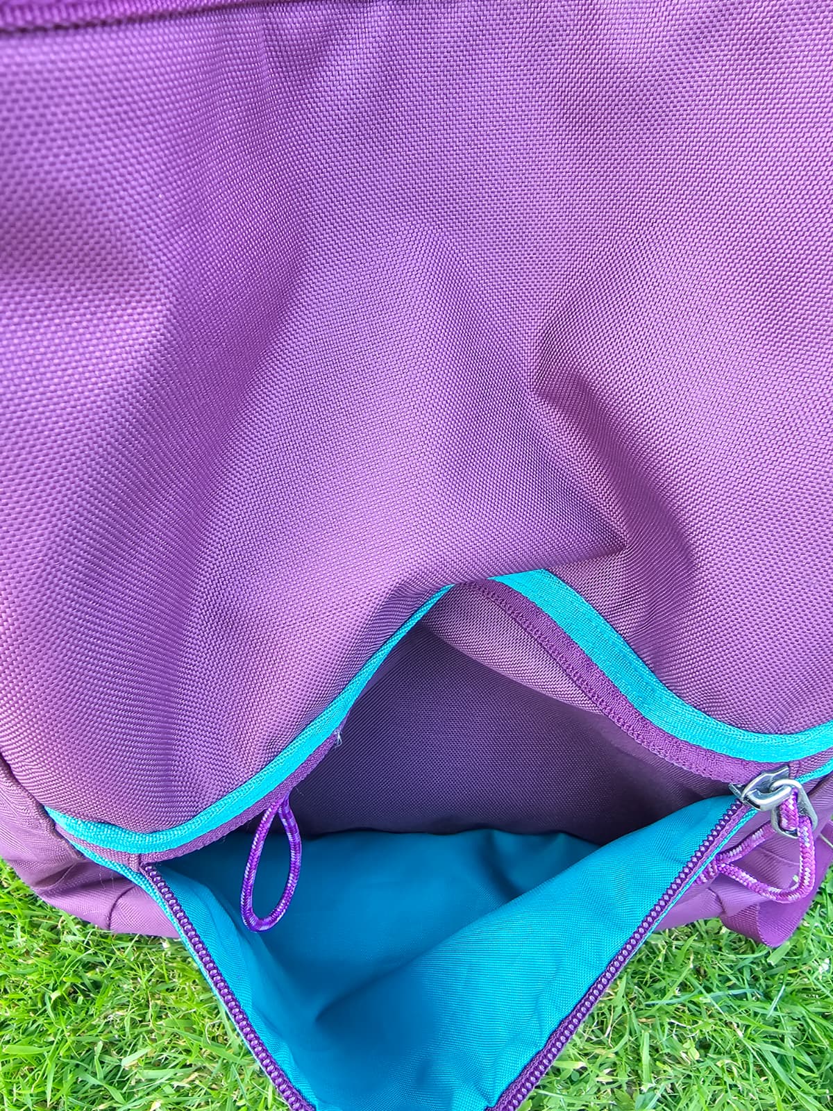 Patagonia Purple Messenger Style Zipped Backpack/Rucksack - M/Medium/15L Litre