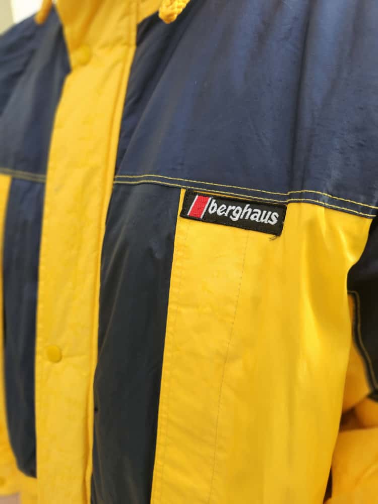 Vintage Berghaus Full Zip Hooded Insulated Yellow/Black Water Resistant Coat - L/Large