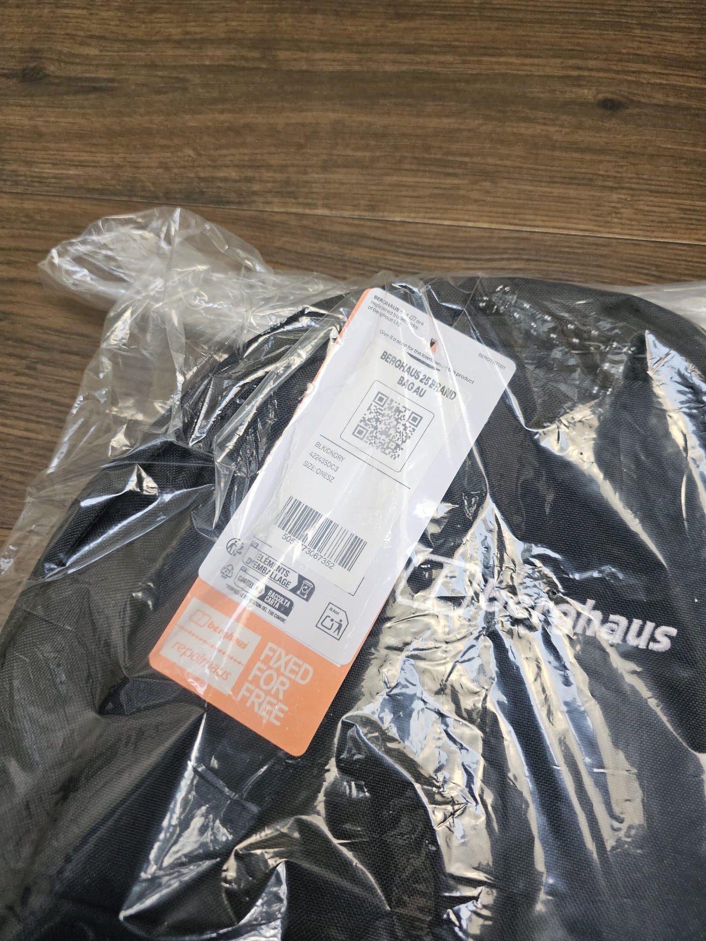 Berghaus Black/Grey Backpack Rucksack M/Medium/25L - NWT - Unisex Hike Walk PE School Uni Gym