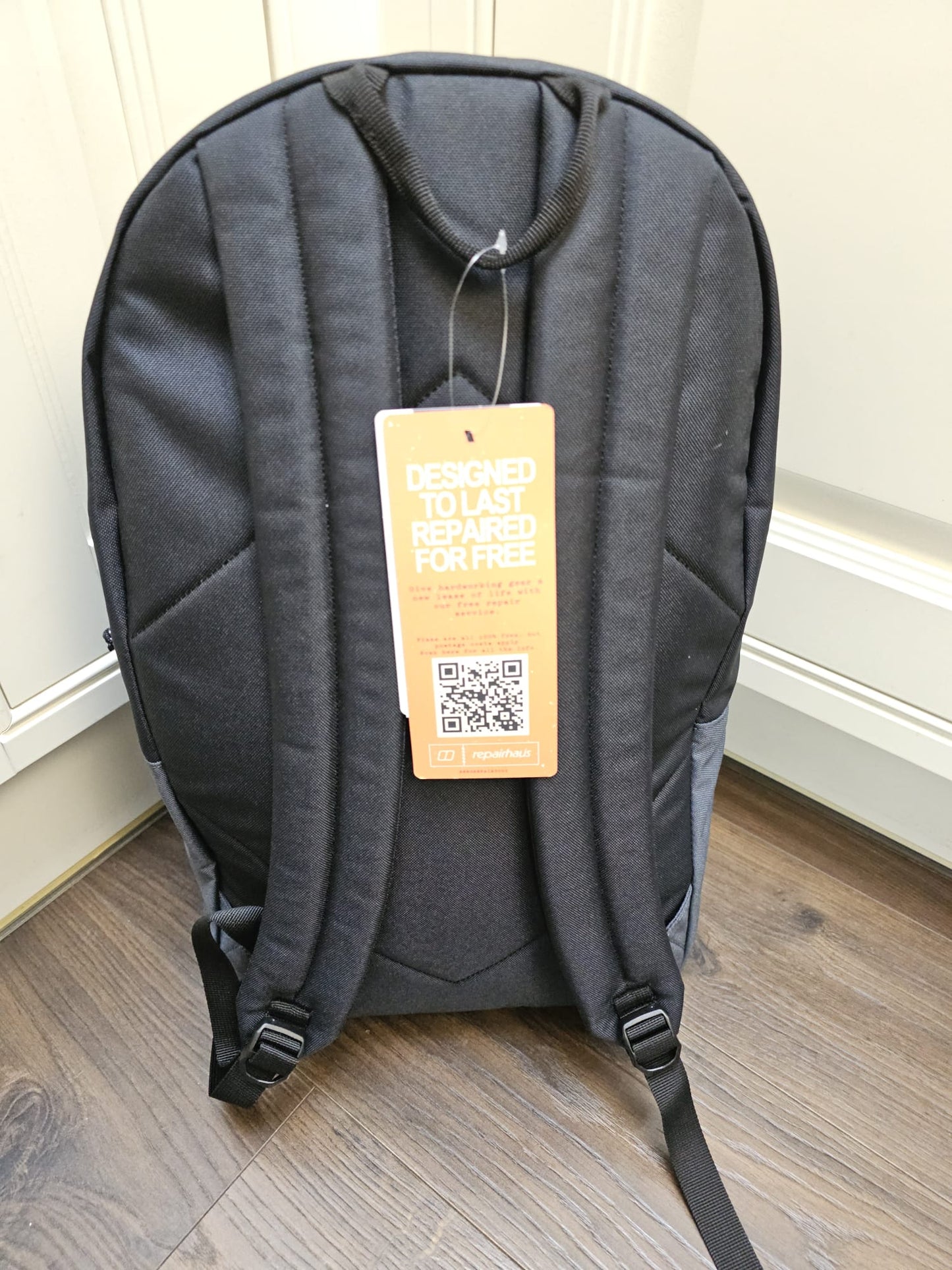 Berghaus Black/Grey Backpack Rucksack M/Medium/25L - NWT - Unisex Hike Walk PE School Uni Gym