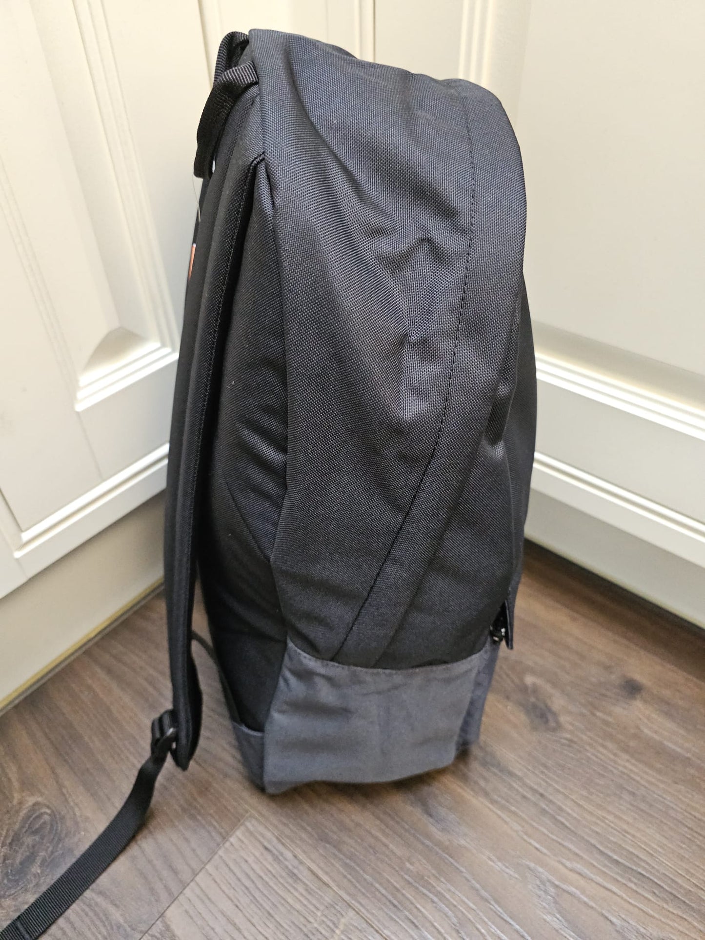 Berghaus Black/Grey Backpack Rucksack M/Medium/25L - NWT - Unisex Hike Walk PE School Uni Gym