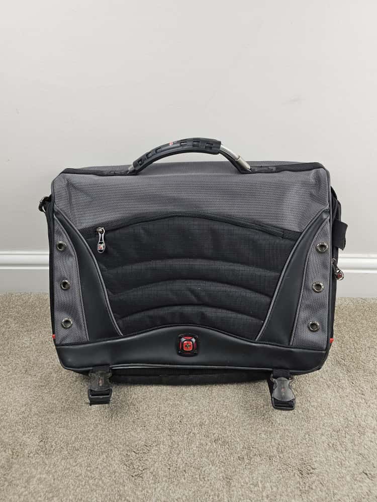 Wenger Swiss Gear 'The Saturn' Black/Grey Business Laptop Office Shoulder/Messenger Bag