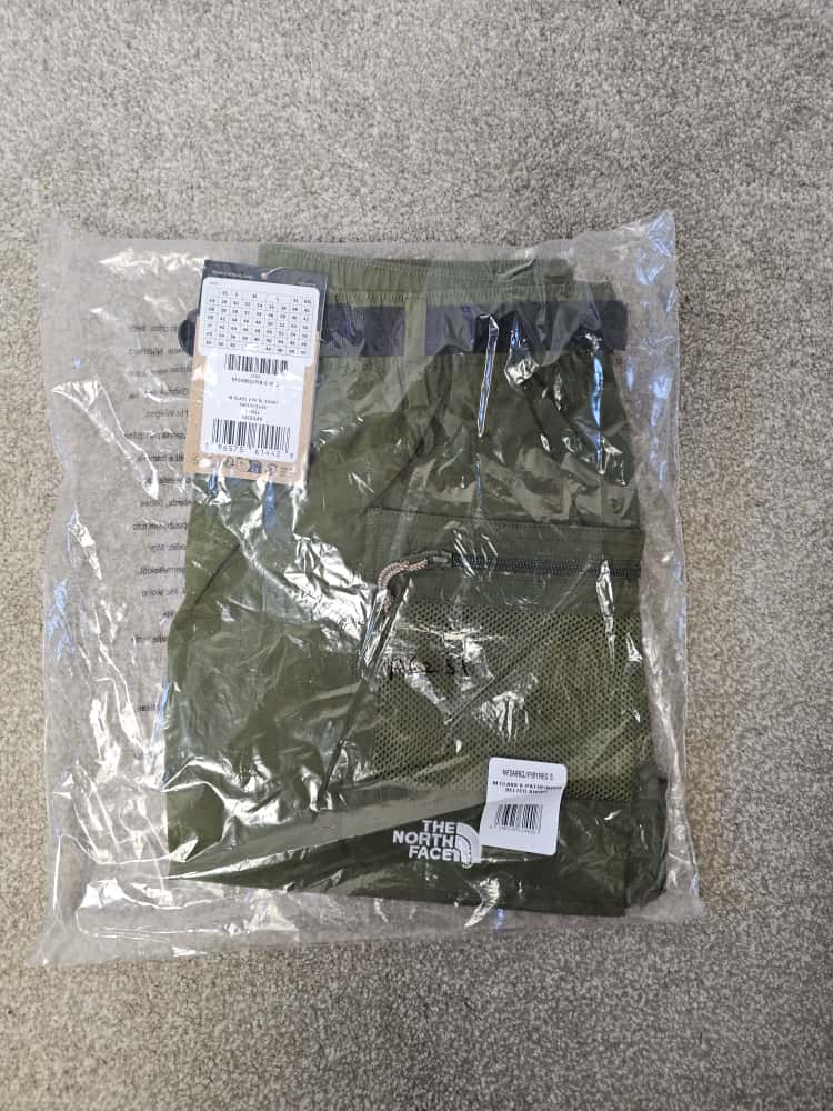 The North Face Pathfinder Mens Green Hiking/Activewear/Utility Shorts - S/Small - W30