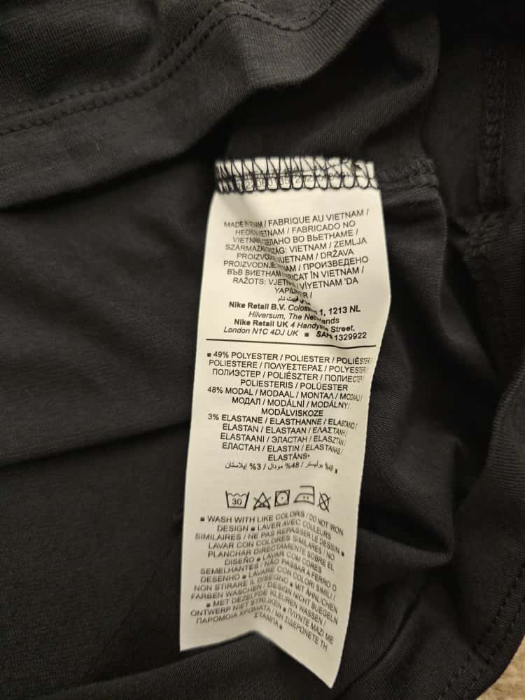 Nike Womens Slim Fit Short Sleeve Cropped T-Shirt - XL/Extra Large - Black