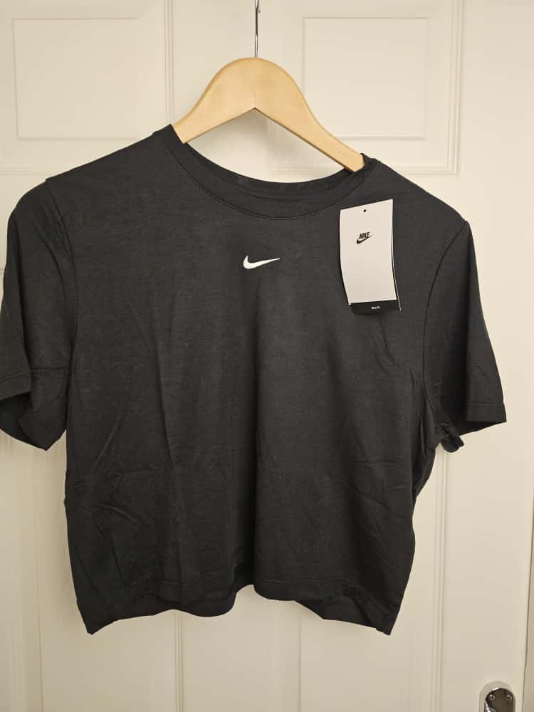 Nike Womens Slim Fit Short Sleeve Cropped T-Shirt - XL/Extra Large - Black