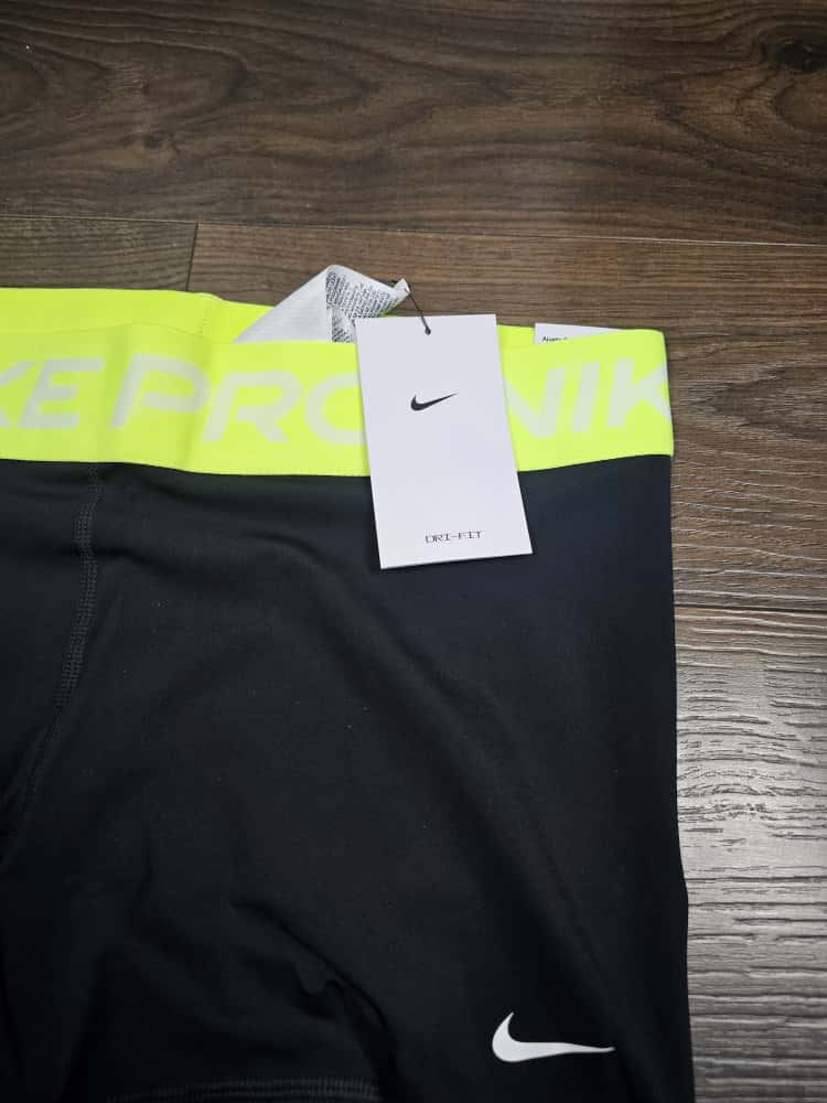 Nike Pro Training Womens Booty Shorts - L/Large - Black