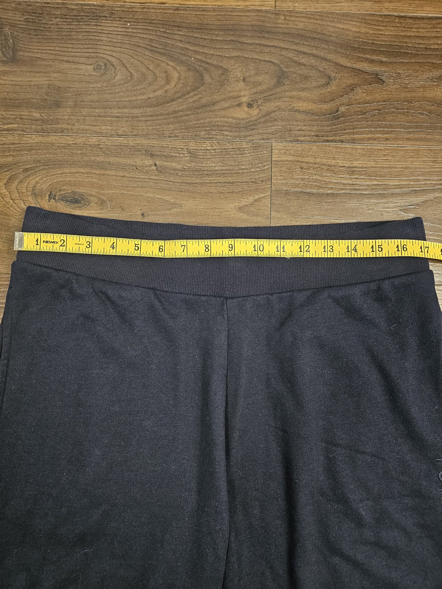 Tommy Hilfiger Mens Embroidered Jogger Style Shorts - L/Large - Navy