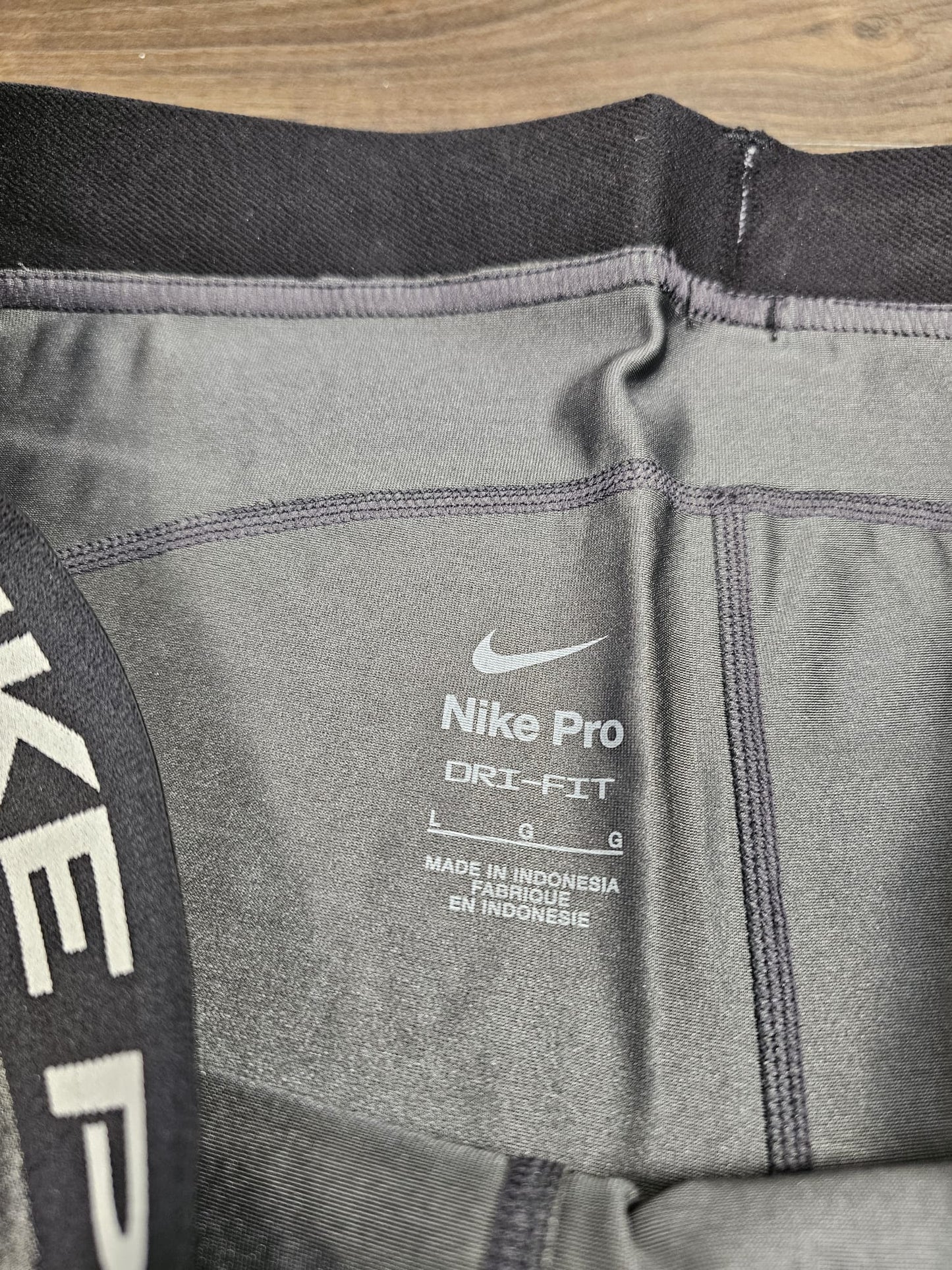 Nike Pro Training Dri-Fit Womens Booty Shorts - L/Large - Camo