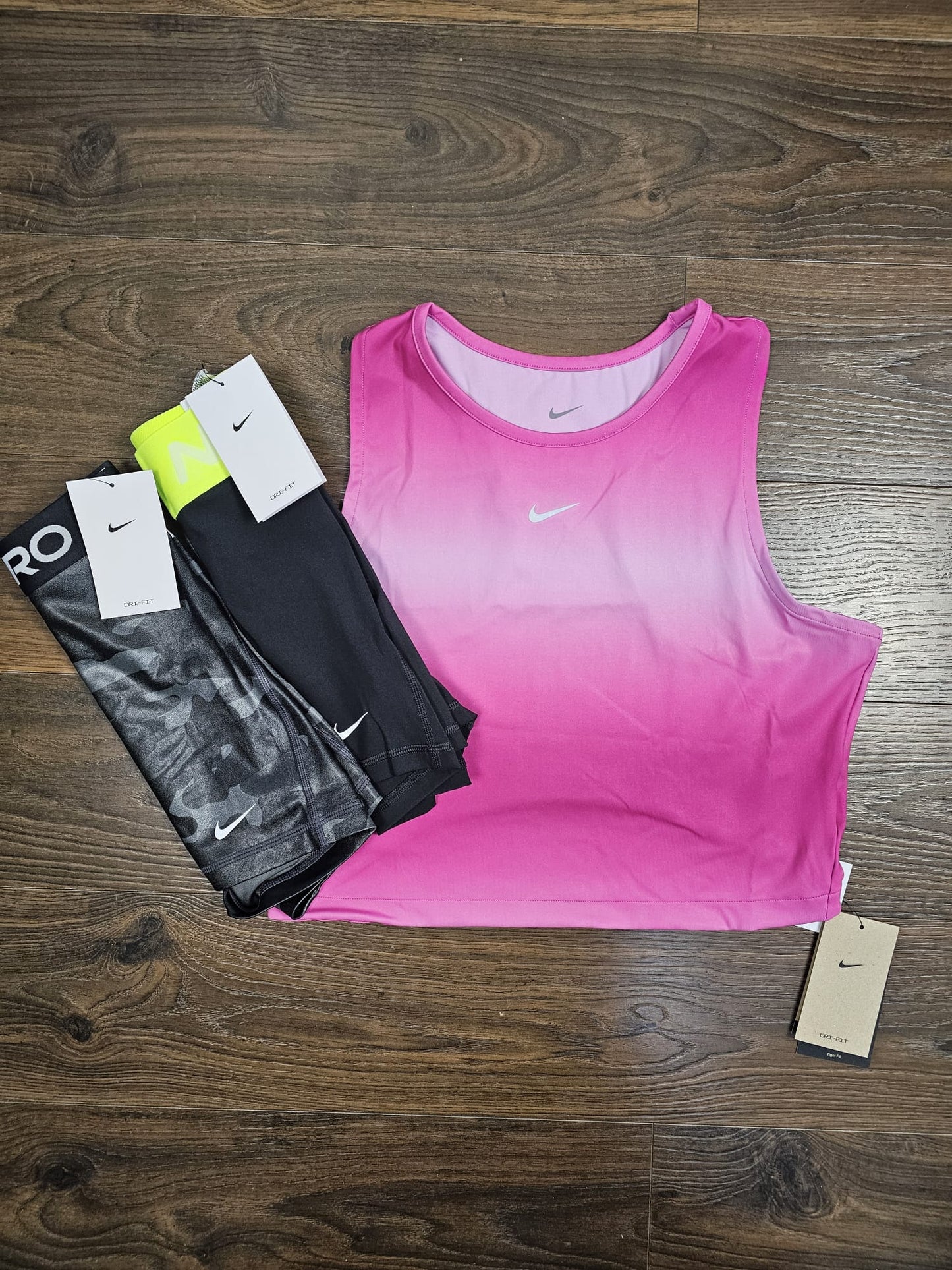 Nike Pro Training Womens Dri-Fit Activewear/Gym Bundle - Vest Top And Booty Shorts - L/large