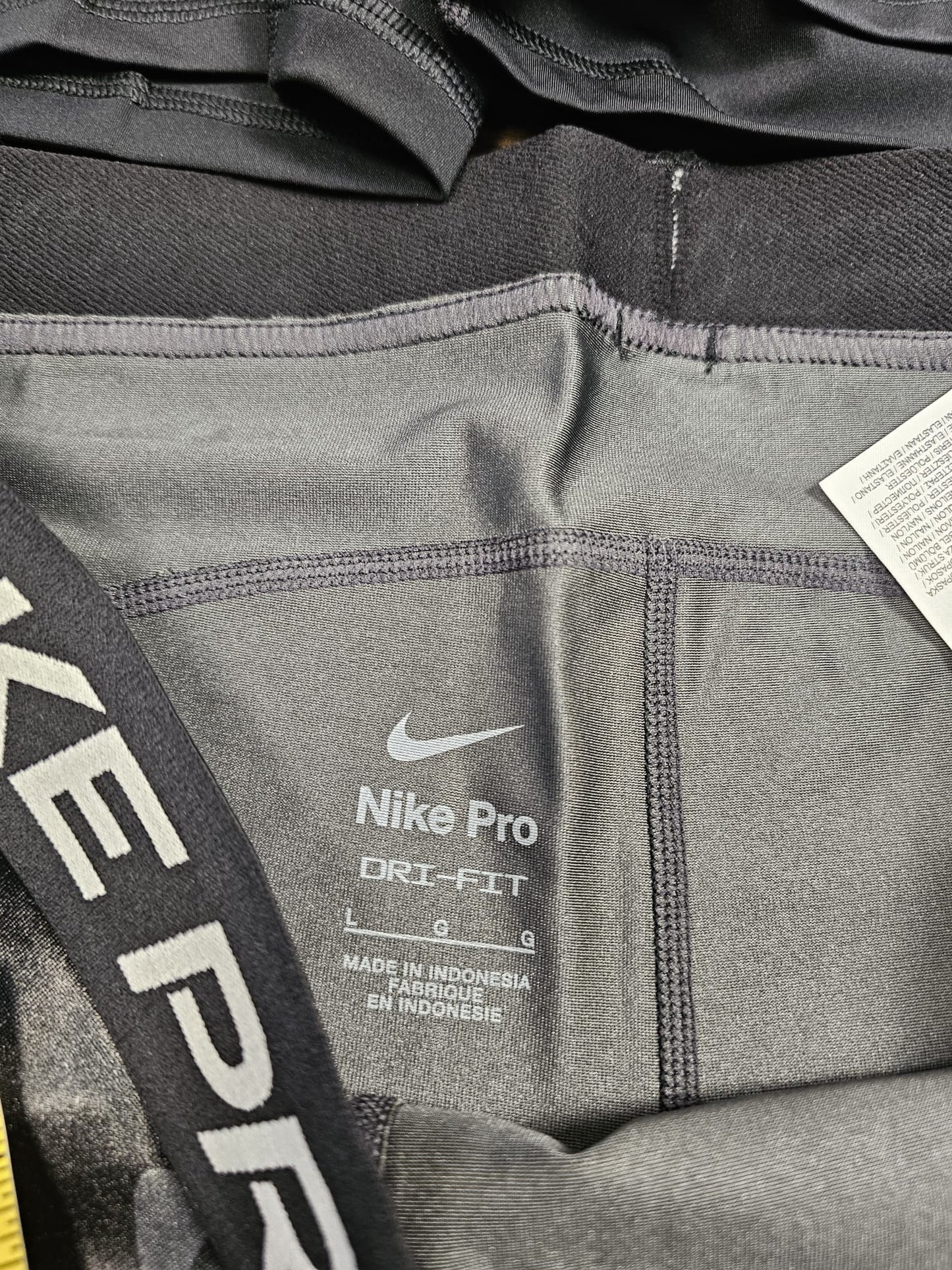 Nike Pro Training Womens Dri-Fit Activewear/Gym Bundle - Vest Top And Booty Shorts - L/large