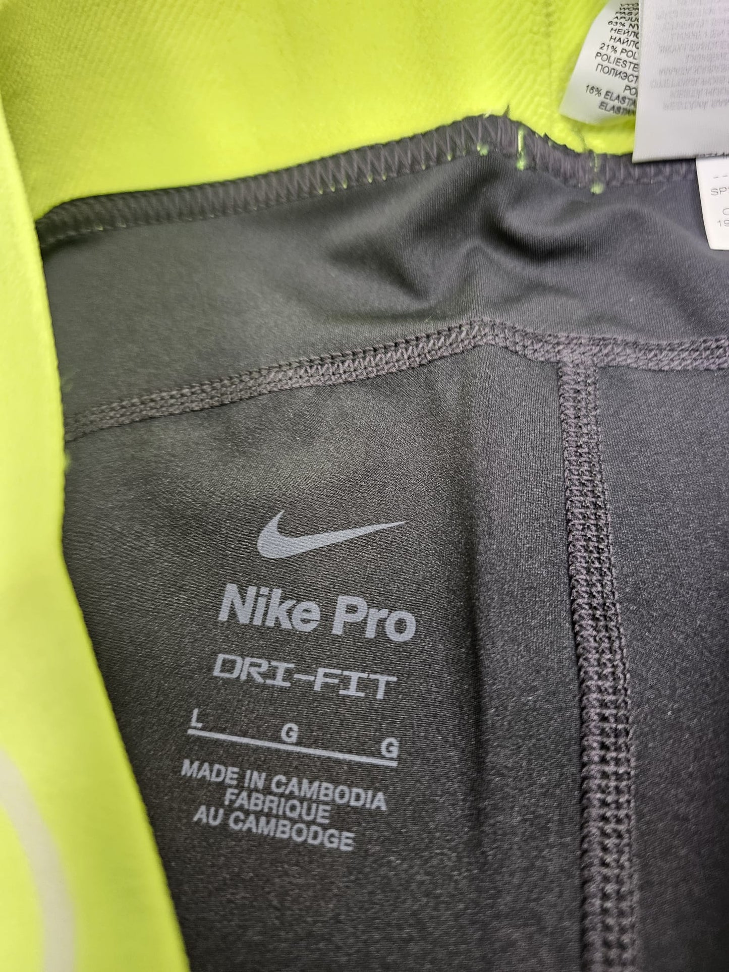 Nike Pro Training Womens Dri-Fit Activewear/Gym Bundle - Vest Top And Booty Shorts - L/large