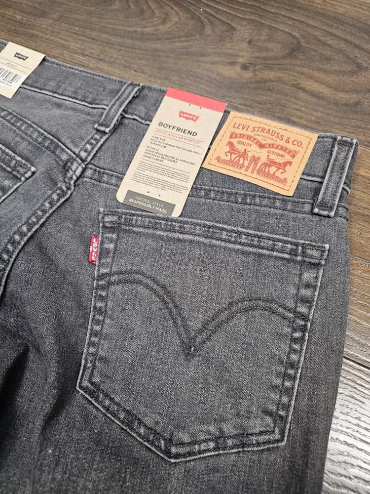 Levi's Womens Boyfriend Fit Mid Rise Tapered Leg washed Black Jeans - W26/L27