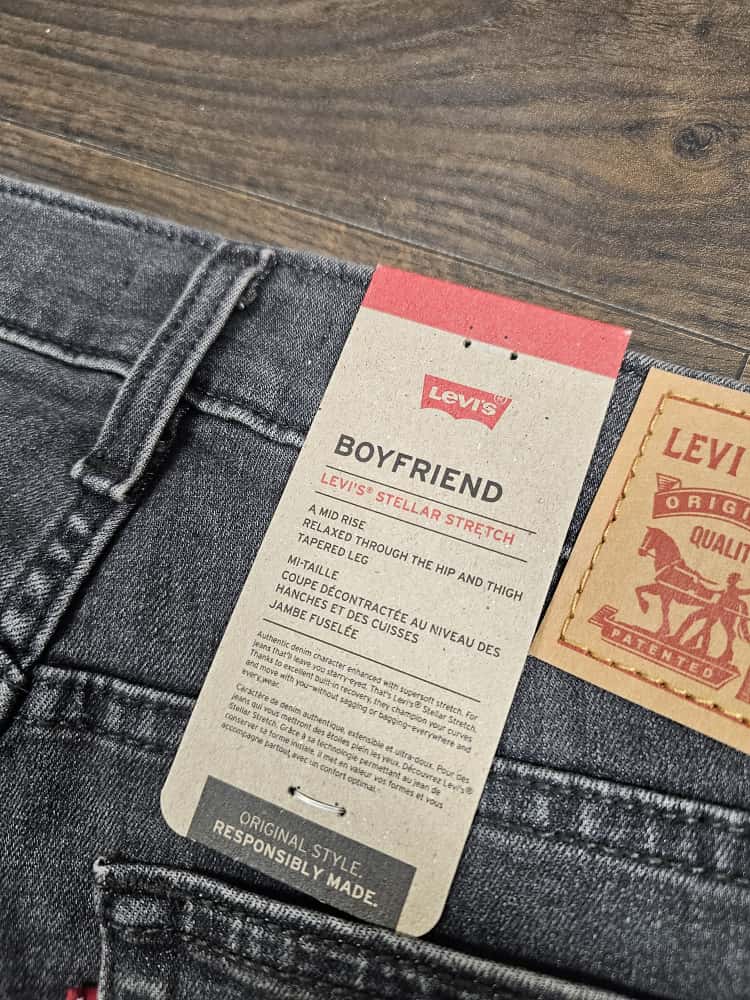 Levi's Womens Boyfriend Fit Mid Rise Tapered Leg washed Black Jeans - W26/L27