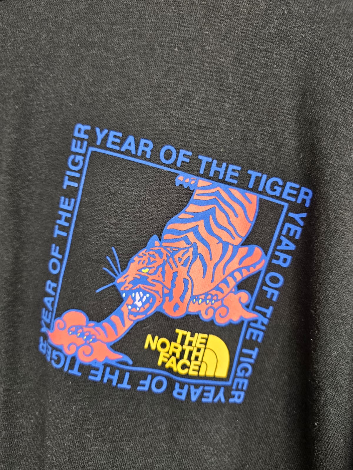 The North Face Mens Long Sleeve Tiger Print T-Shirt - M/Medium - Black