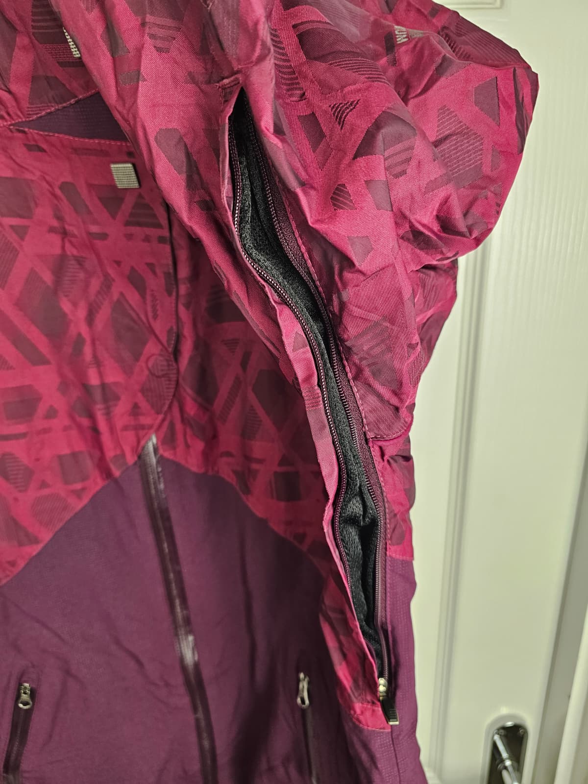 Columbia Titanium Womens Full ZiP Hooded Ski/Snowboarding Jacket - S/Small - Purple/Burgundy