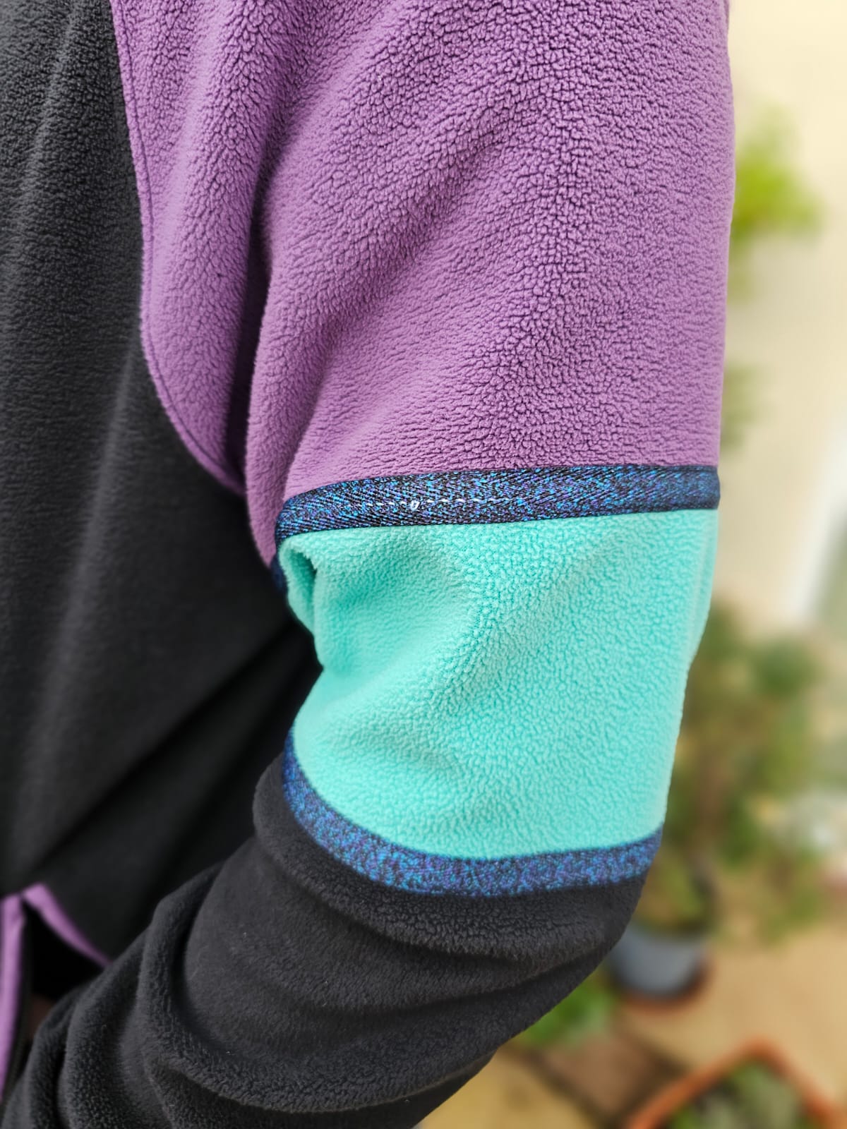 Mens Awesome Quiksilver Black 1/2 Zip Pullover Pattern Details Fleece Jumper - M/Medium