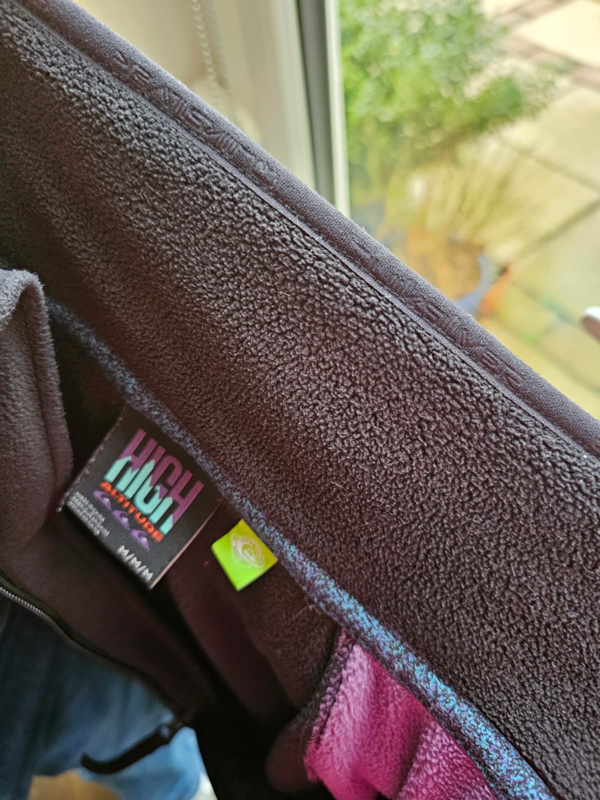 Mens Awesome Quiksilver Black 1/2 Zip Pullover Pattern Details Fleece Jumper - M/Medium