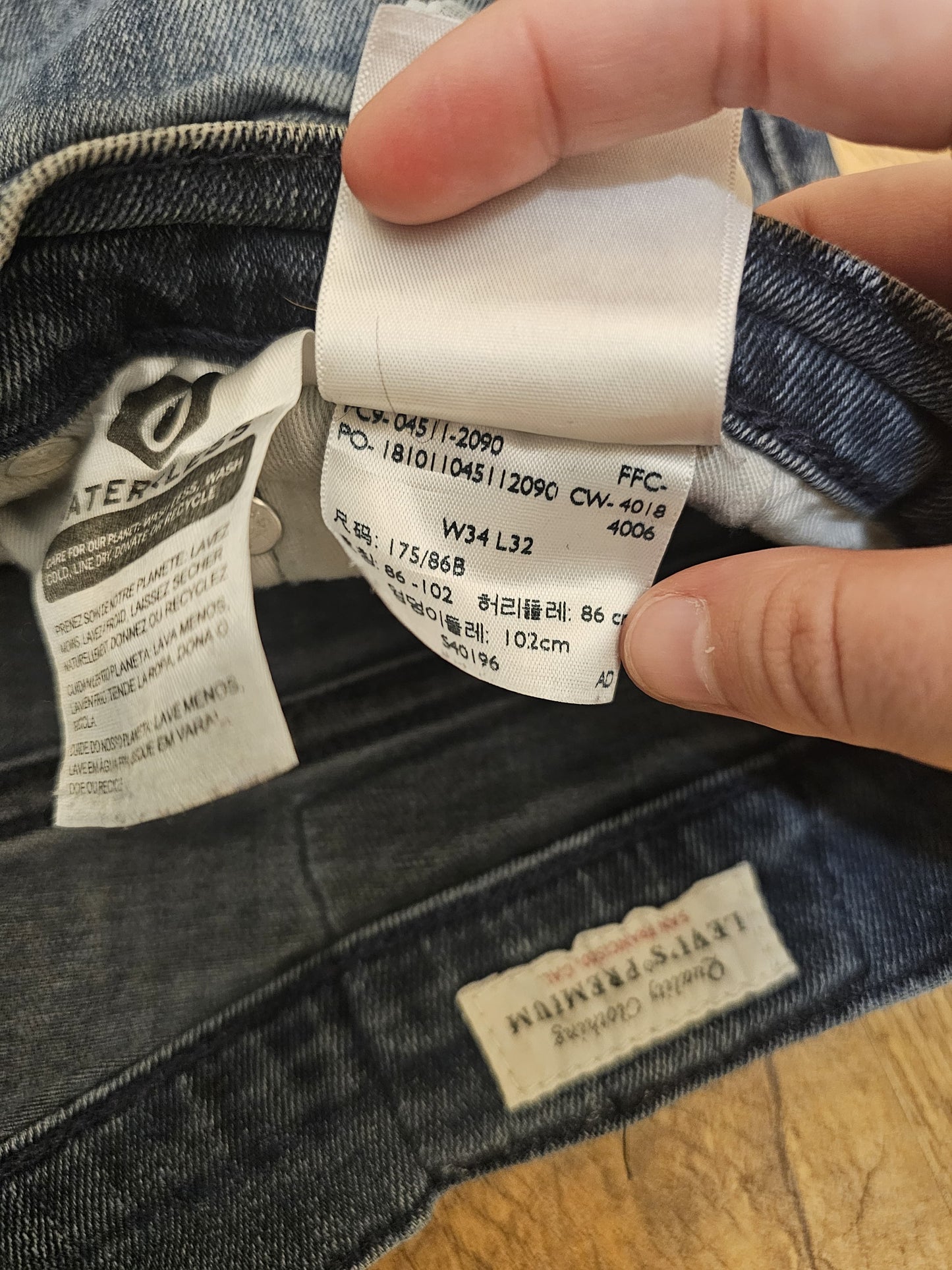 Levi's Blue Ripped Jeans 511 Slim Fit - W34/31L