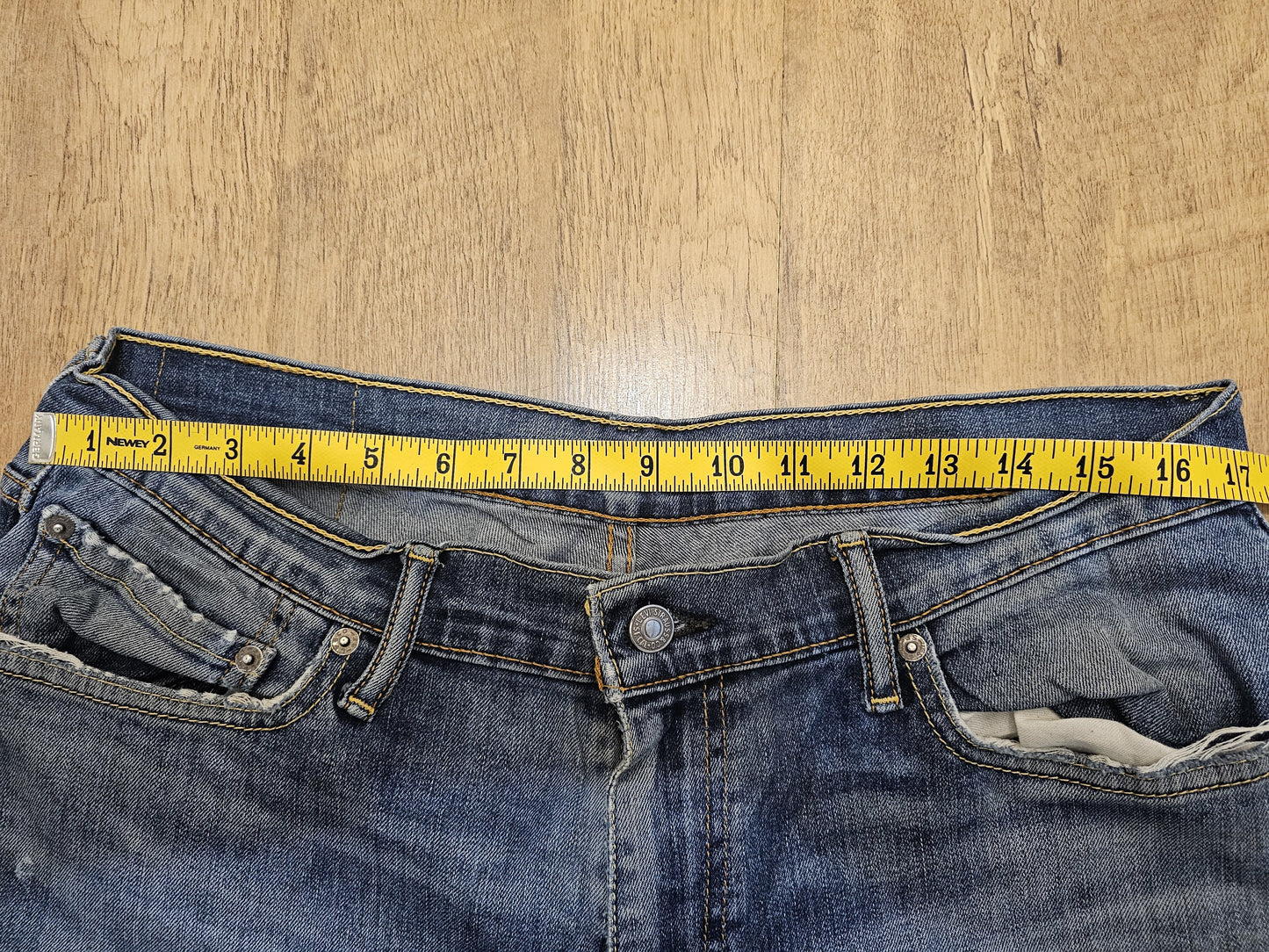 Levi's Blue Ripped Jeans 504 Straight Fit - W35/28L
